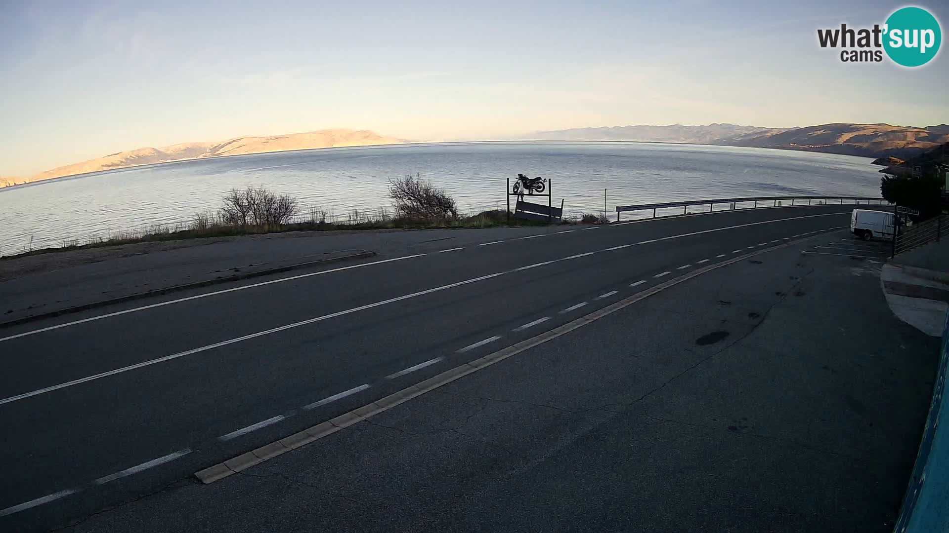 Kamera Jadranska Magistrala D8 pri SENJu – pogled na otok KRK