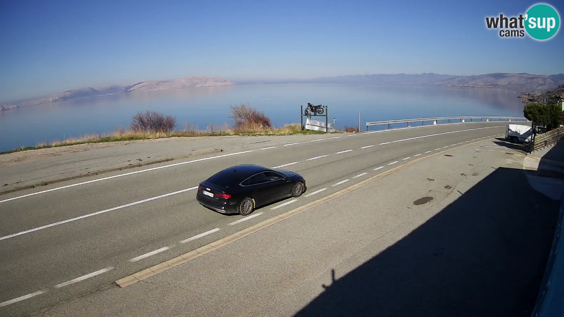 Kamera Jadranska Magistrala D8 pri SENJu – pogled na otok KRK