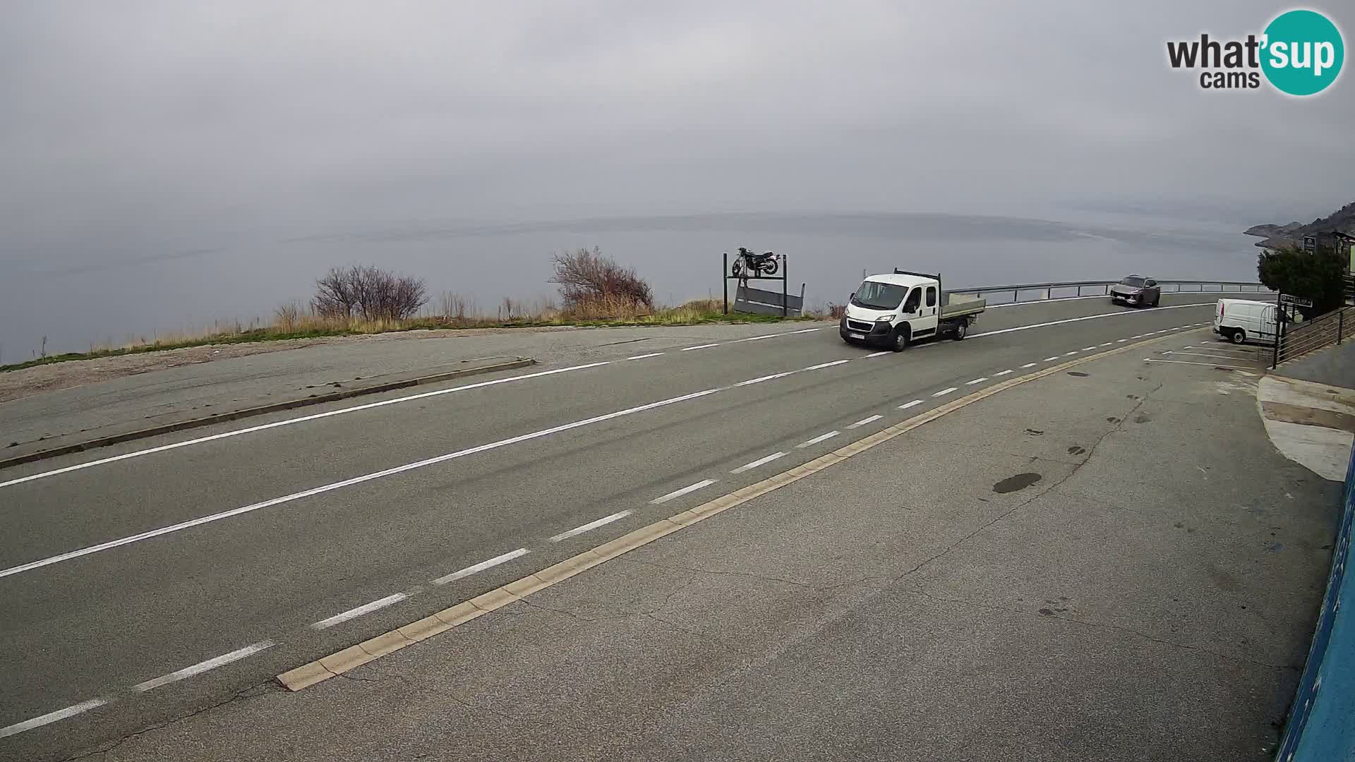 Kamera Jadranska Magistrala D8 pri SENJu – pogled na otok KRK