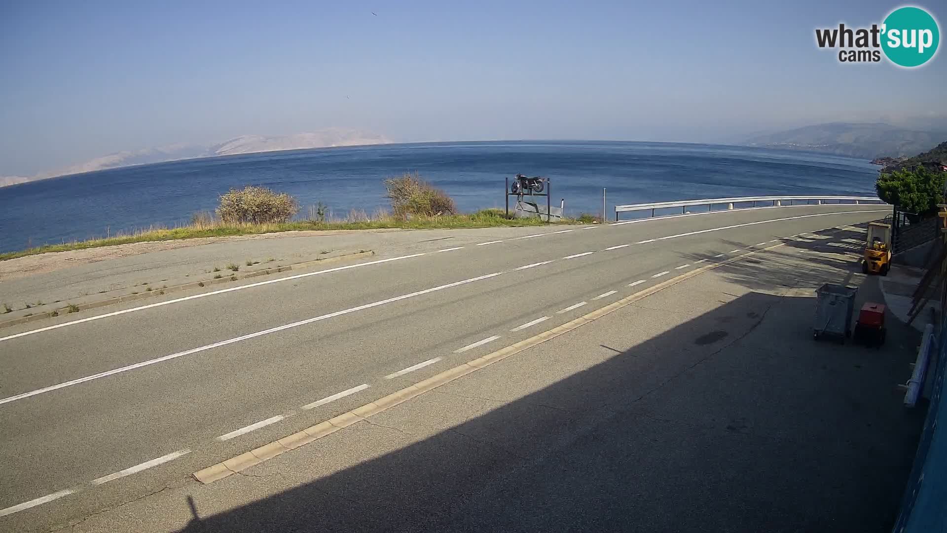 Kamera Jadranska Magistrala D8 pri SENJu – pogled na otok KRK