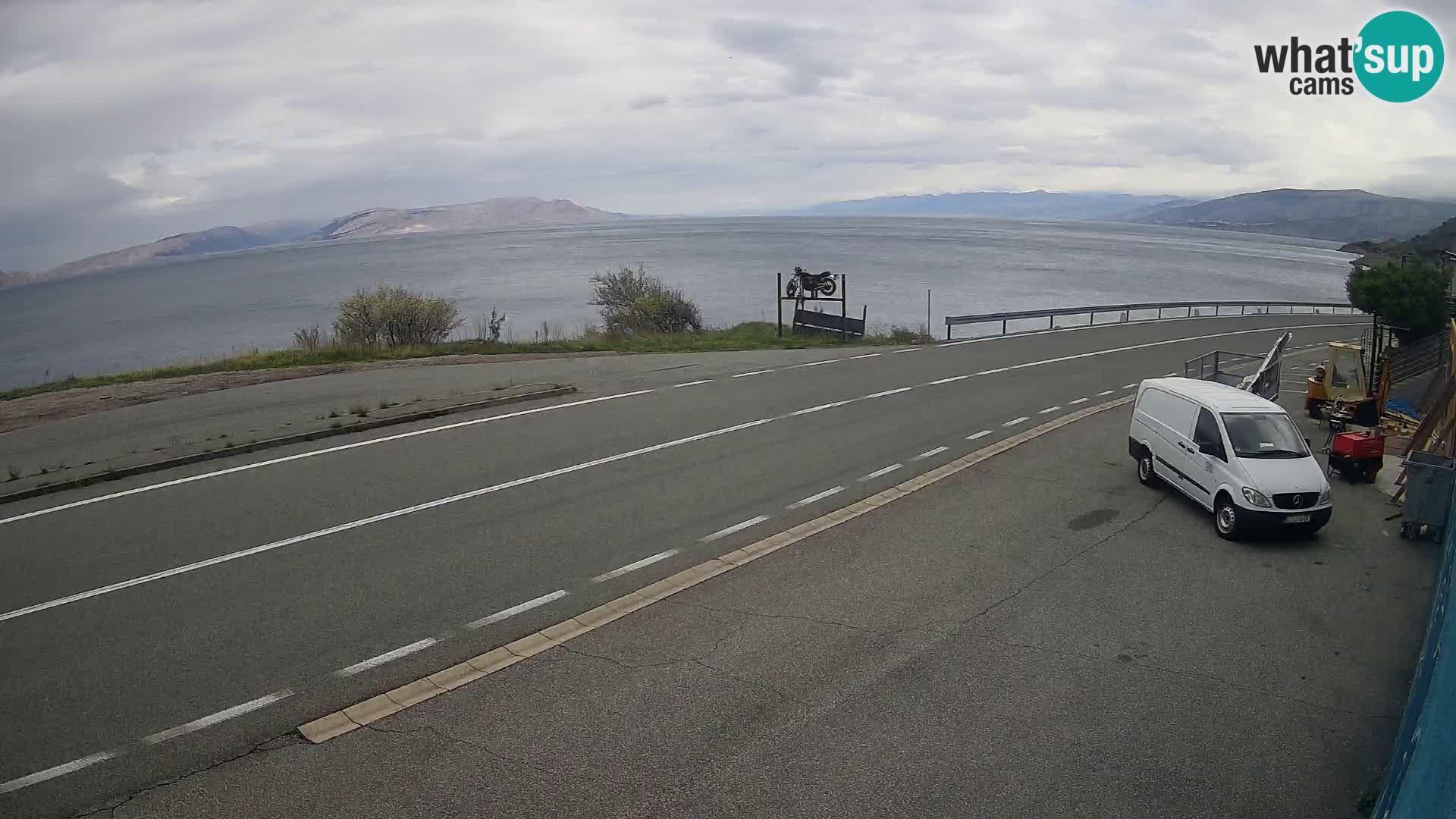 Kamera Jadranska Magistrala D8 pri SENJu – pogled na otok KRK