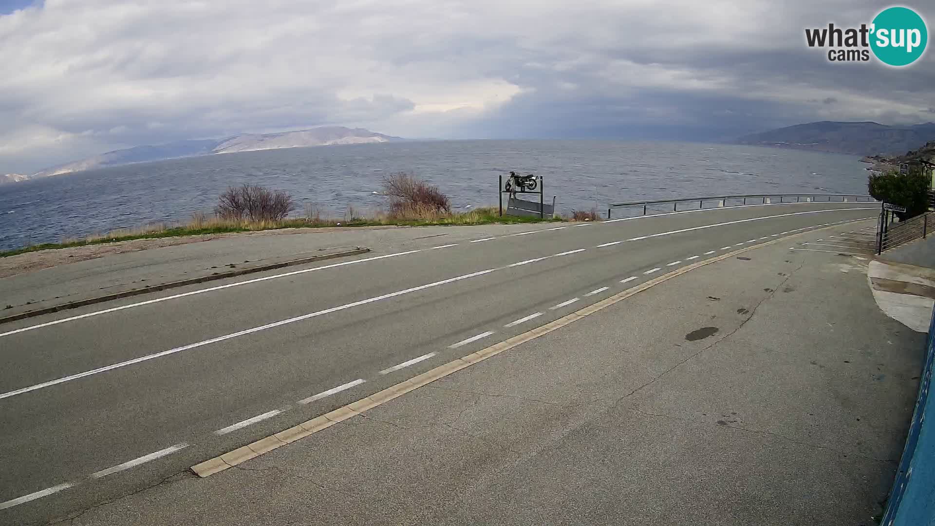 Kamera Jadranska Magistrala D8 pri SENJu – pogled na otok KRK