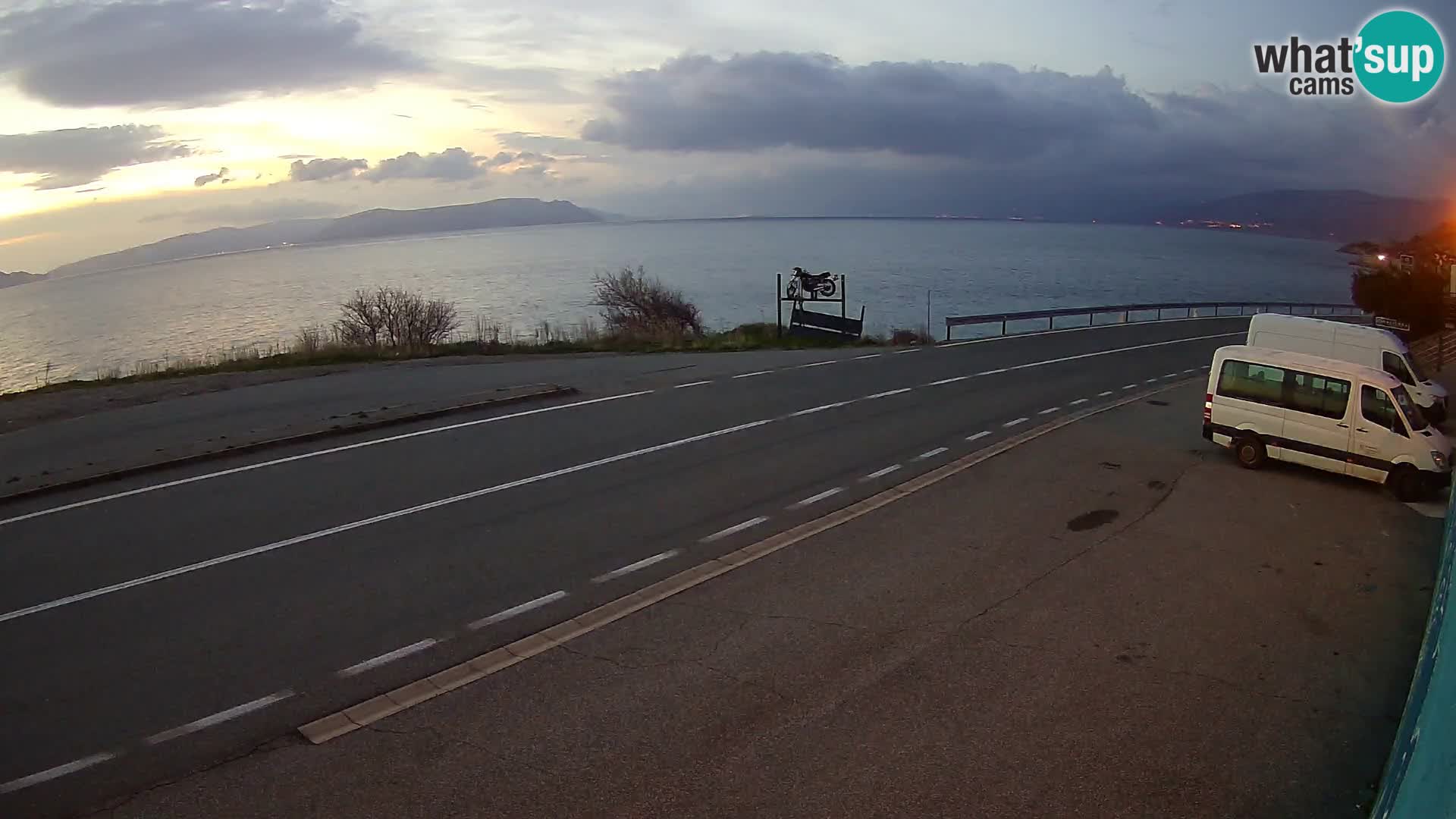 Webcam autopista adriática D8 cerca de SENJ – vista de la isla de KRK