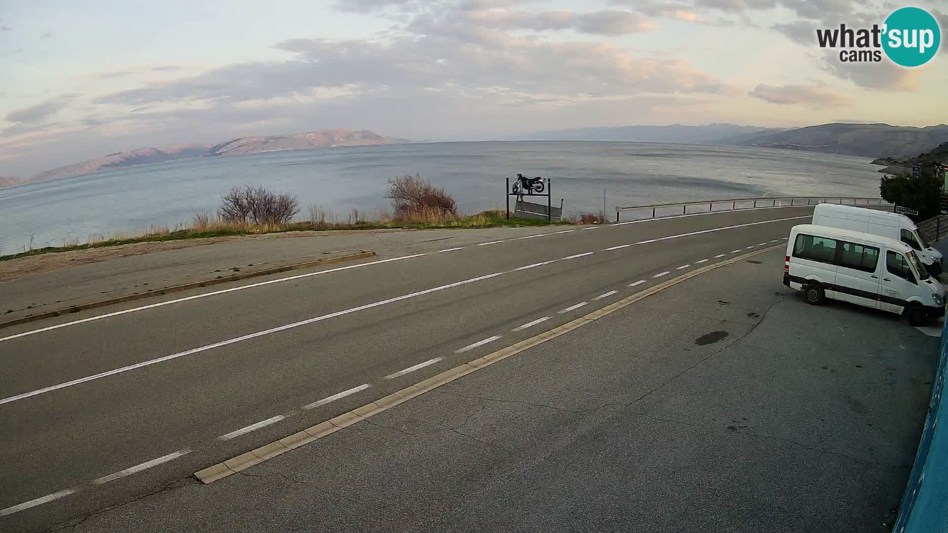 Kamera Jadranska Magistrala D8 pri SENJu – pogled na otok KRK