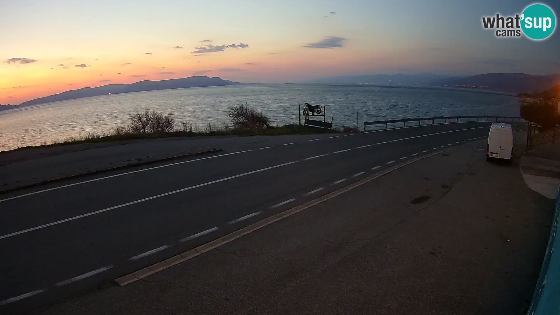 Webcam autopista adriática D8 cerca de SENJ – vista de la isla de KRK