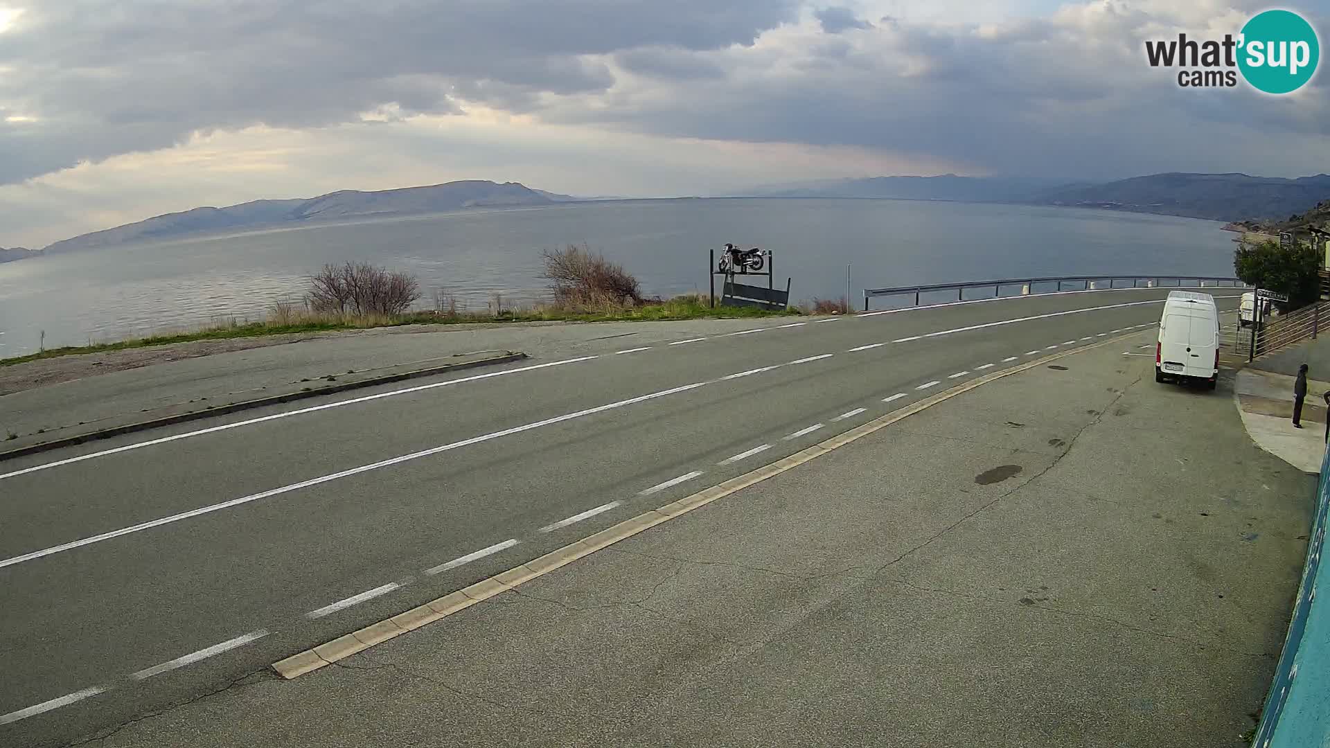 Kamera Jadranska Magistrala D8 pri SENJu – pogled na otok KRK