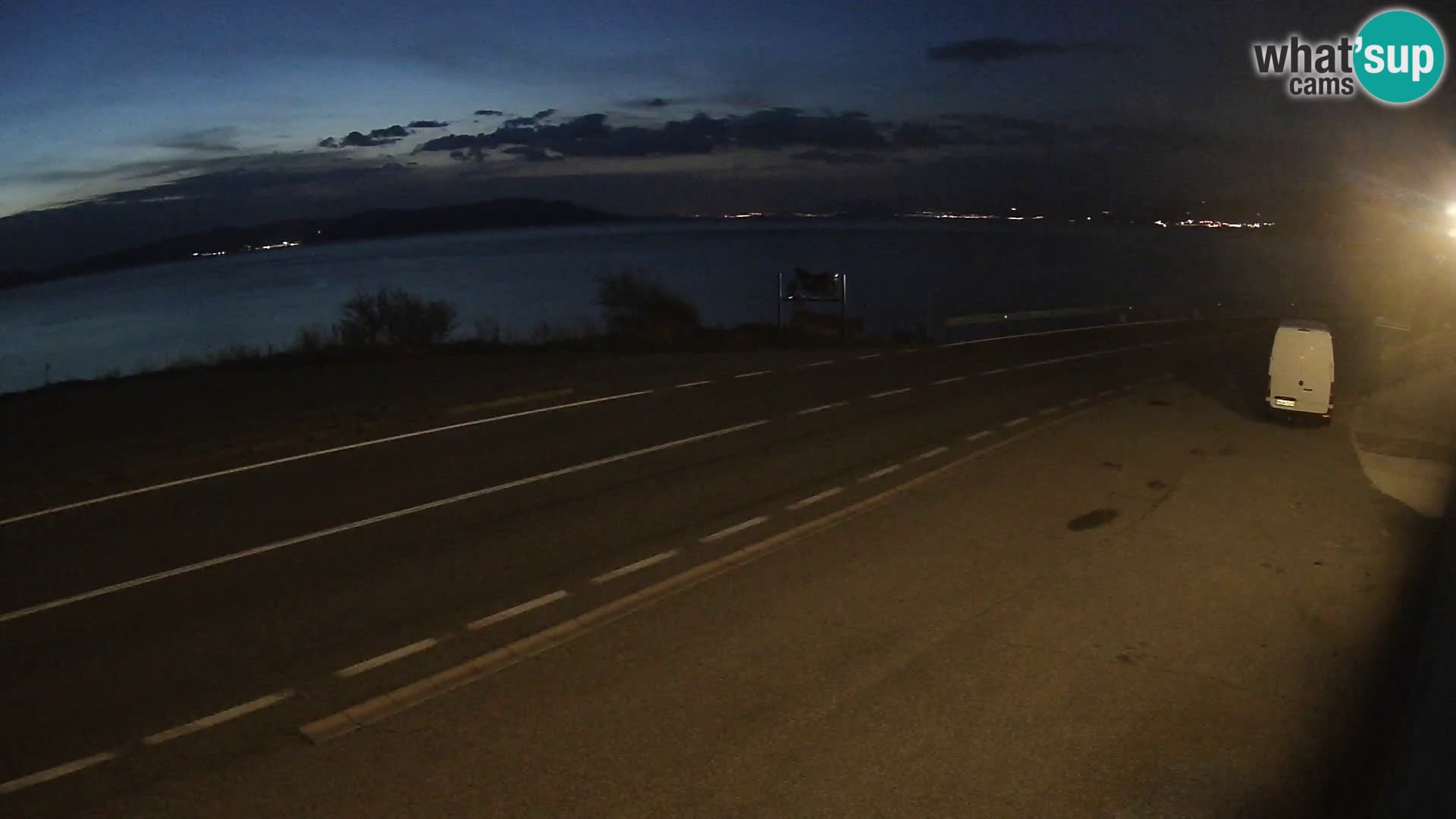 Kamera Jadranska Magistrala D8 pri SENJu – pogled na otok KRK