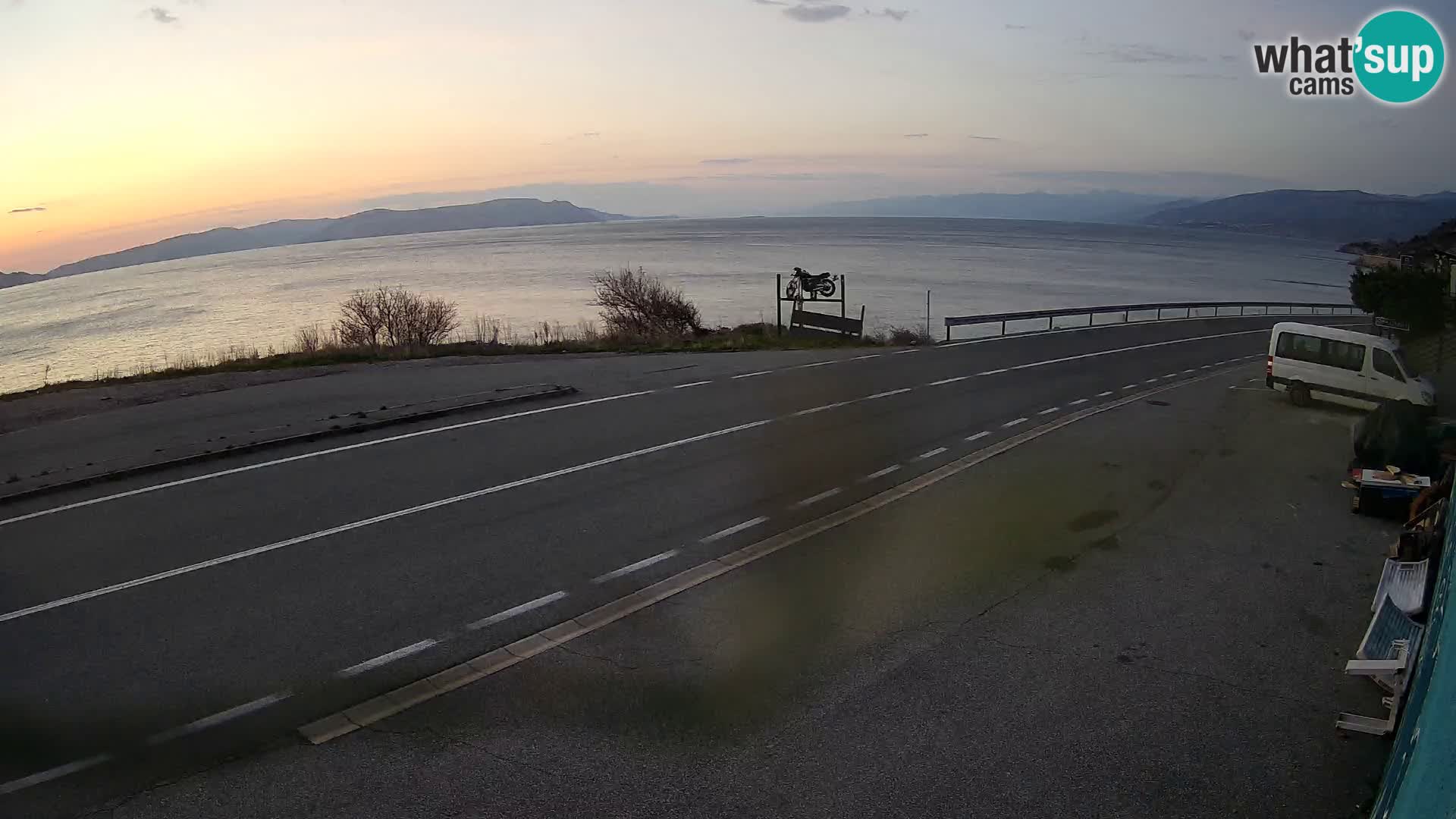 Webcam autopista adriática D8 cerca de SENJ – vista de la isla de KRK