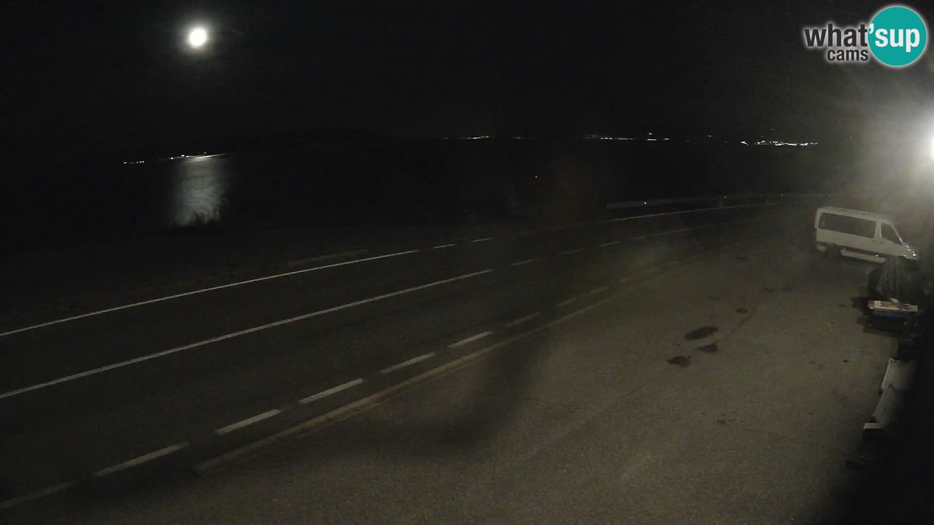 Kamera Jadranska Magistrala D8 pri SENJu – pogled na otok KRK