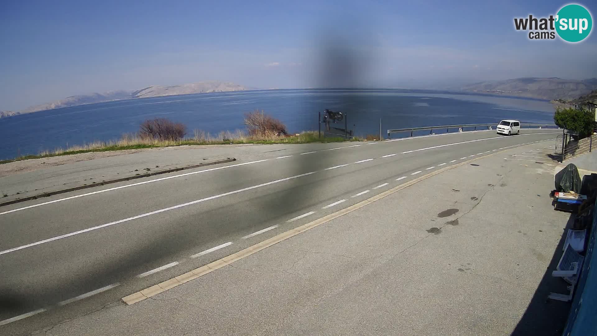 Kamera Jadranska Magistrala D8 pri SENJu – pogled na otok KRK