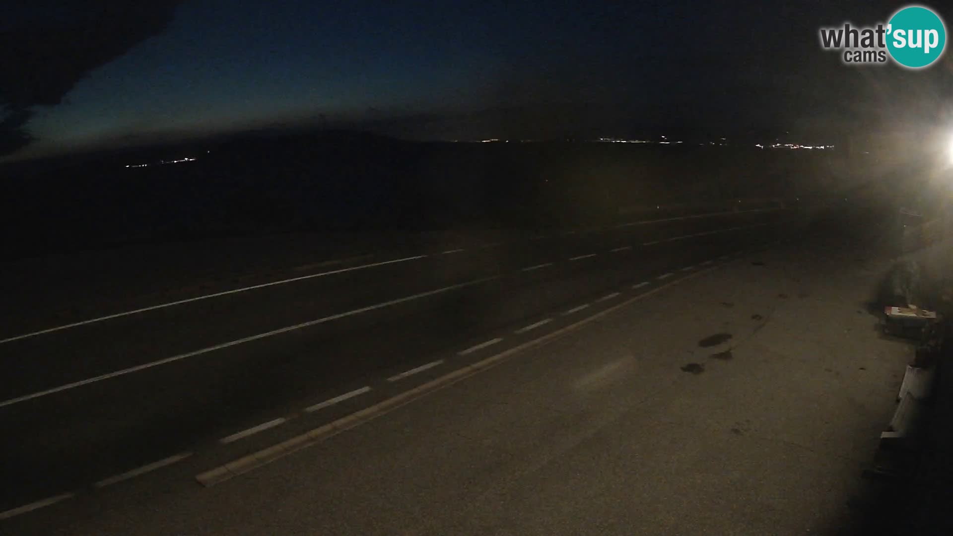 Kamera Jadranska Magistrala D8 pri SENJu – pogled na otok KRK