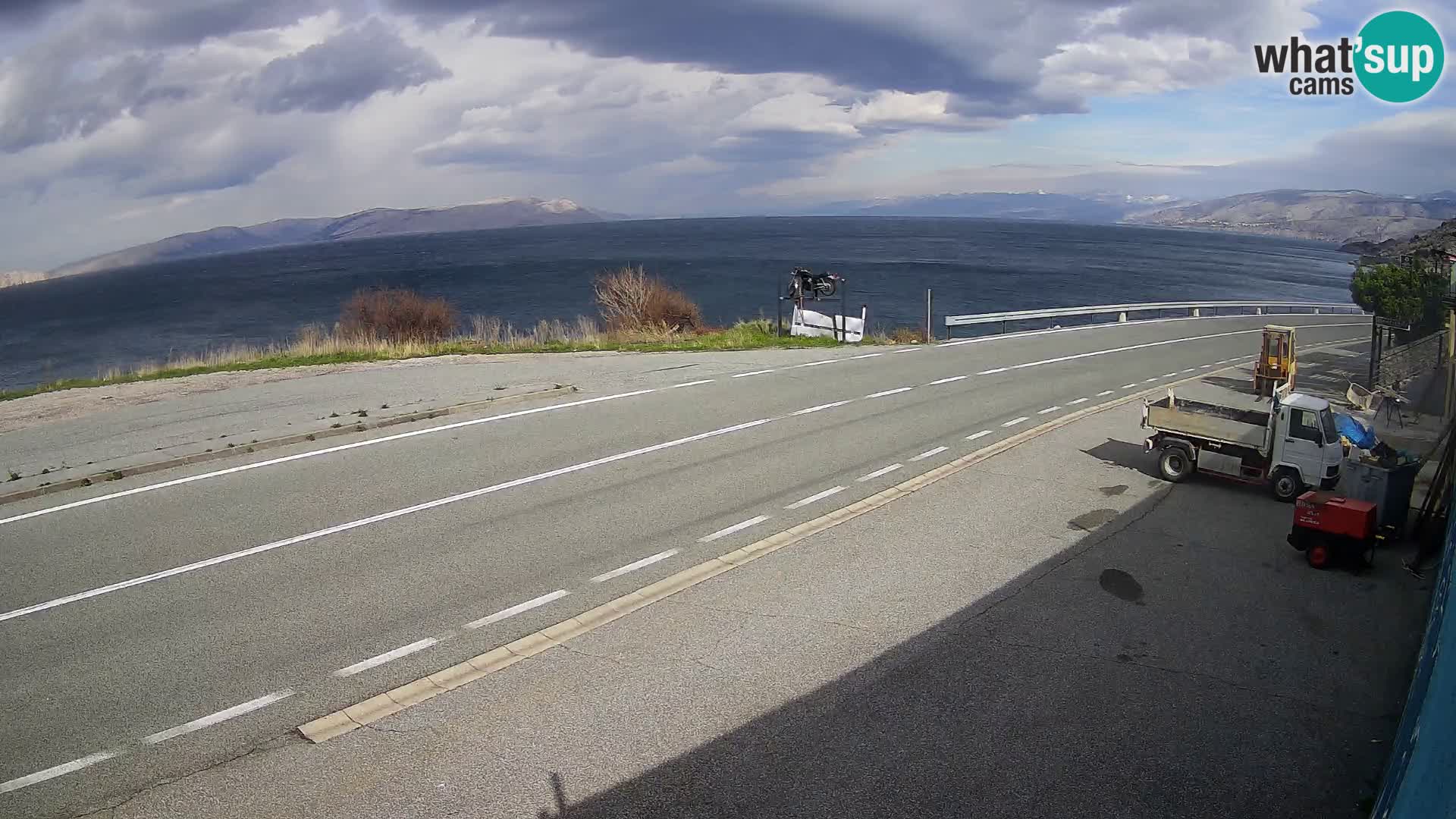 Webcam autopista adriática D8 cerca de SENJ – vista de la isla de KRK