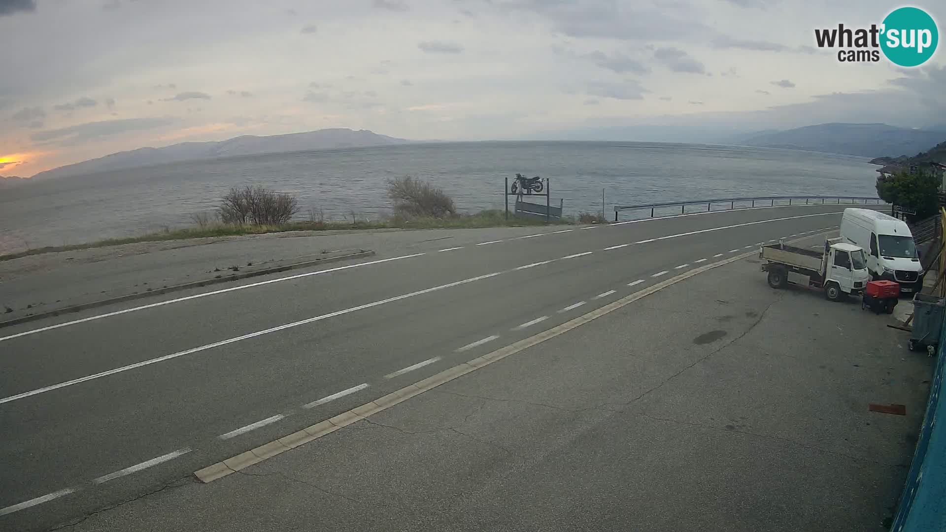 Webcam autopista adriática D8 cerca de SENJ – vista de la isla de KRK