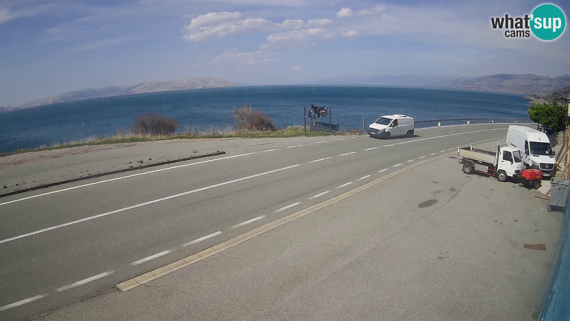 Kamera Jadranska Magistrala D8 pri SENJu – pogled na otok KRK