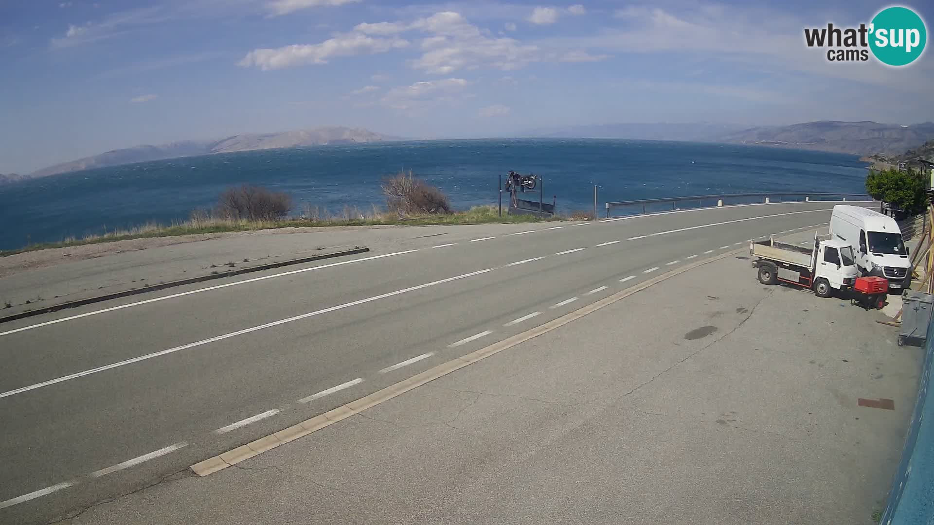 Kamera Jadranska Magistrala D8 pri SENJu – pogled na otok KRK
