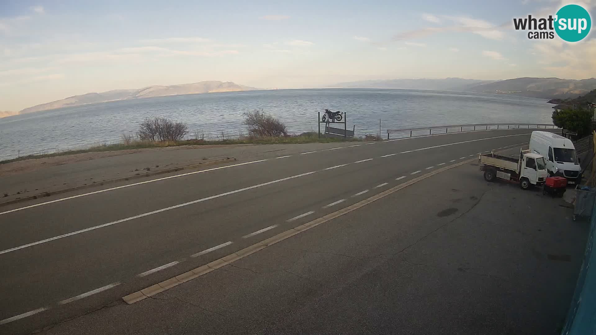 Kamera Jadranska Magistrala D8 pri SENJu – pogled na otok KRK