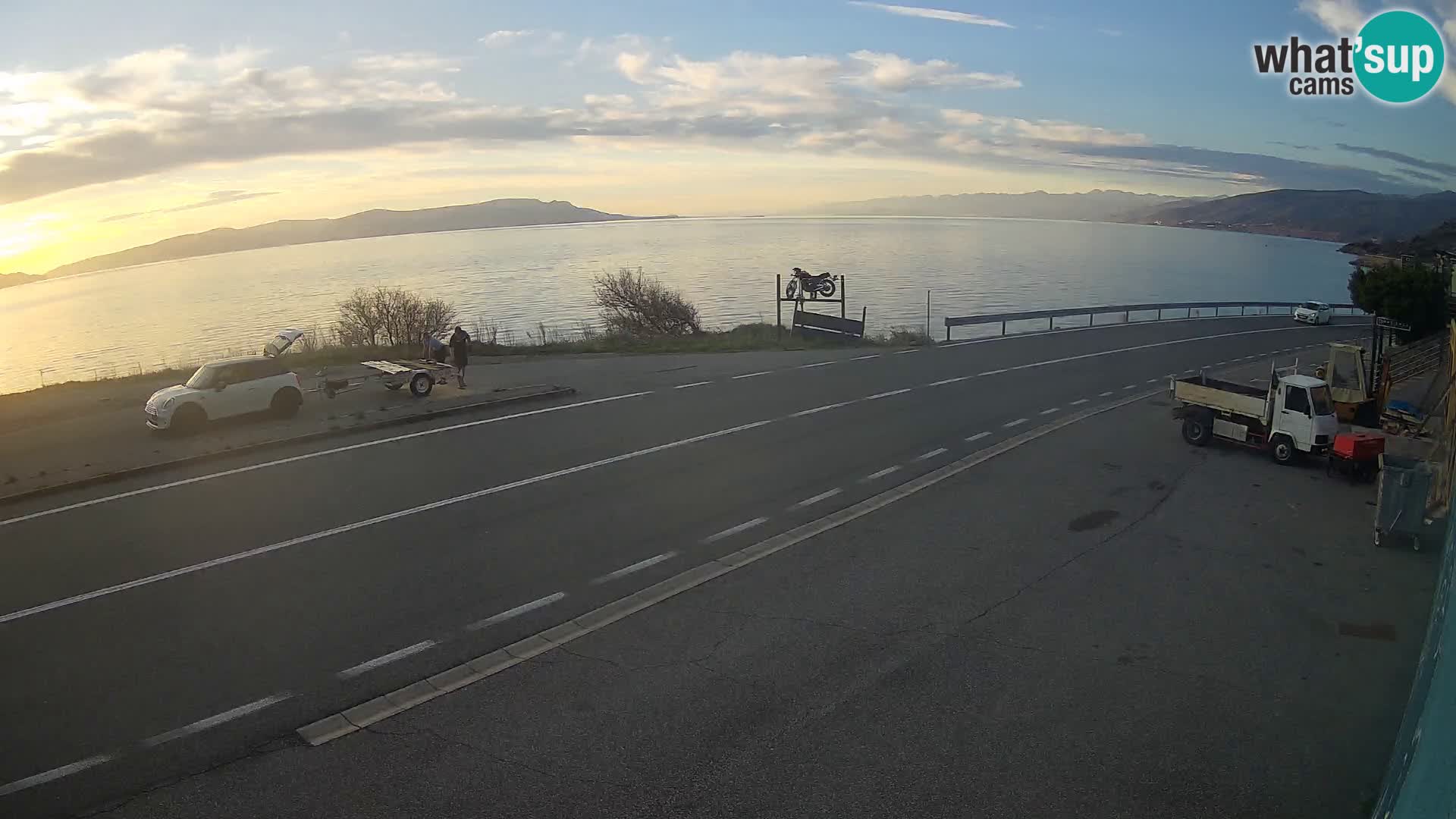 Kamera Jadranska Magistrala D8 pri SENJu – pogled na otok KRK