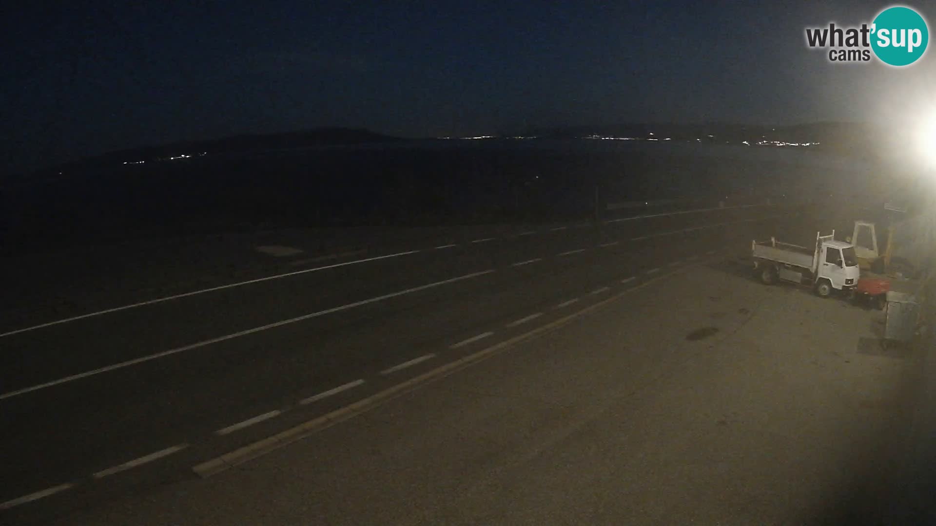 Kamera Jadranska Magistrala D8 pri SENJu – pogled na otok KRK