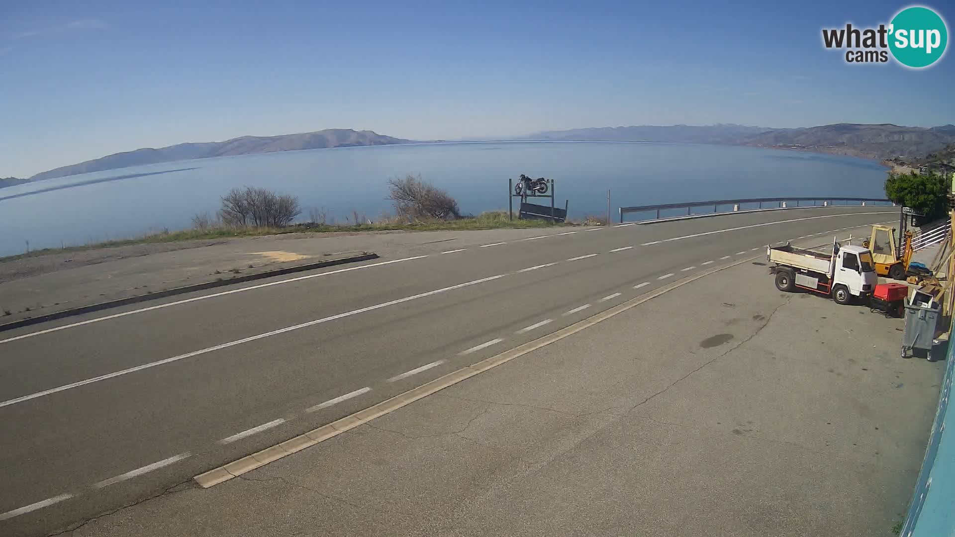 Webcam autopista adriática D8 cerca de SENJ – vista de la isla de KRK