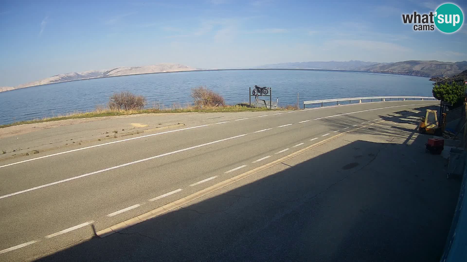 Kamera Jadranska Magistrala D8 pri SENJu – pogled na otok KRK