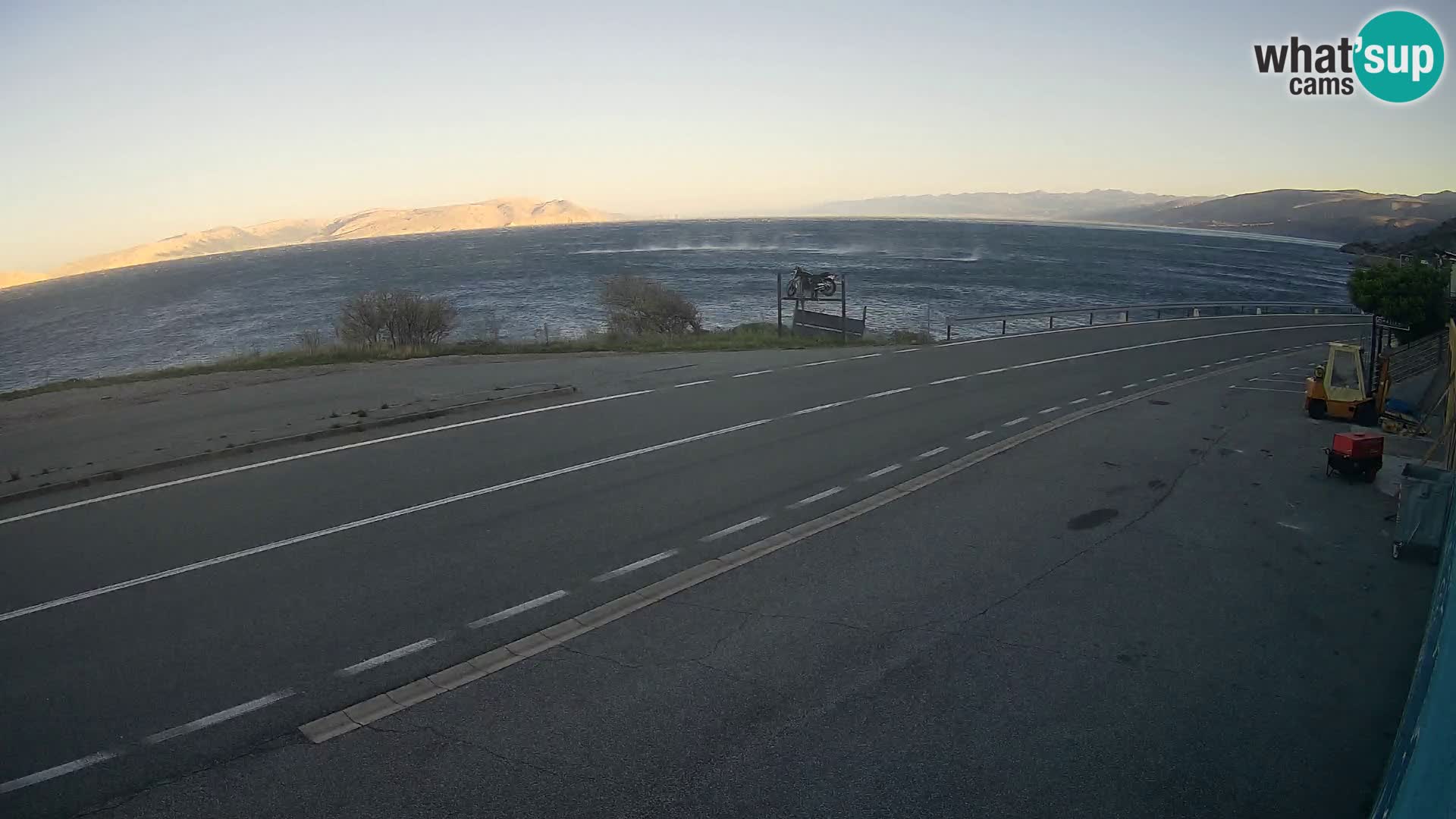 Webcam autopista adriática D8 cerca de SENJ – vista de la isla de KRK