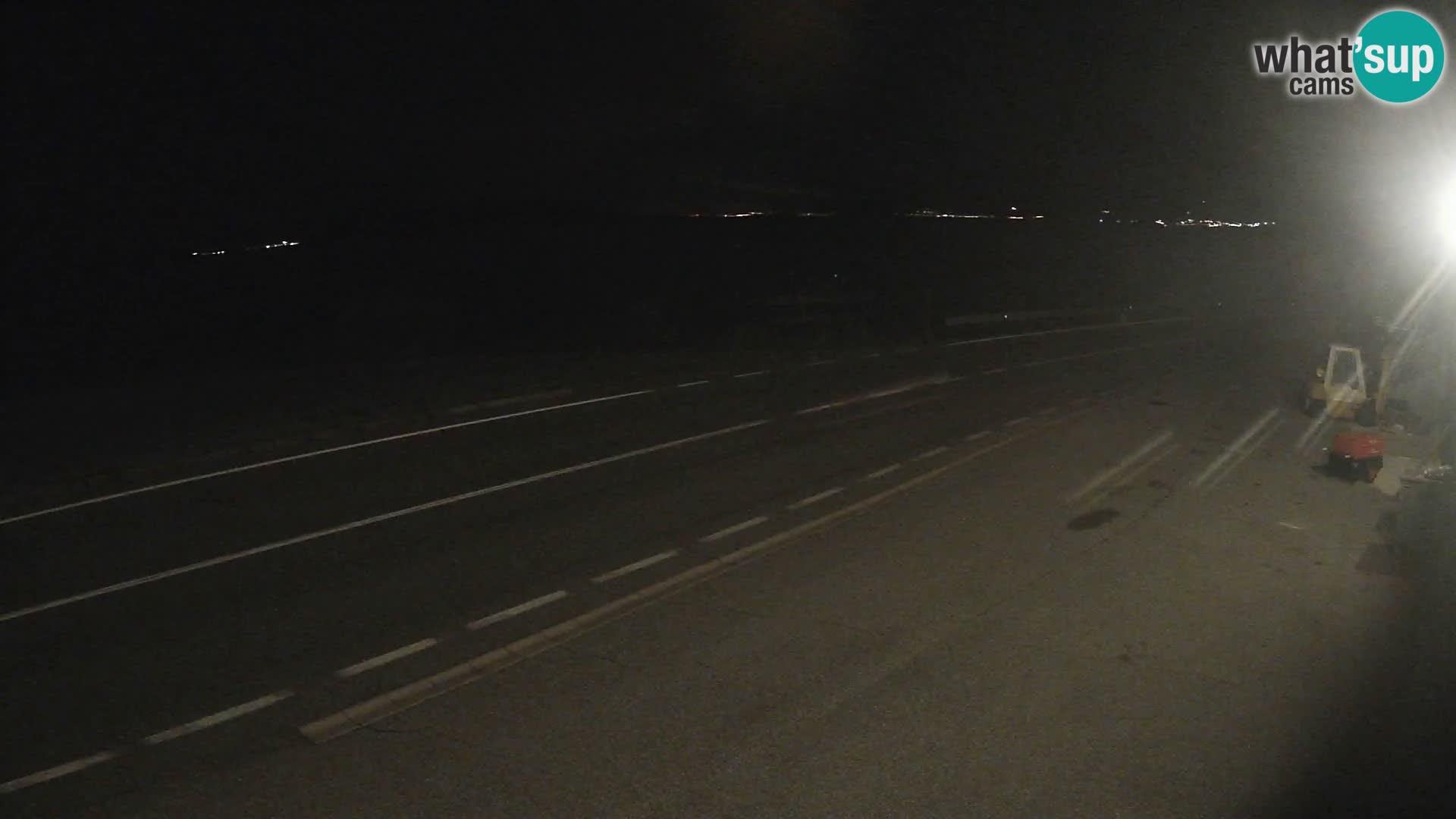 Kamera Jadranska Magistrala D8 pri SENJu – pogled na otok KRK