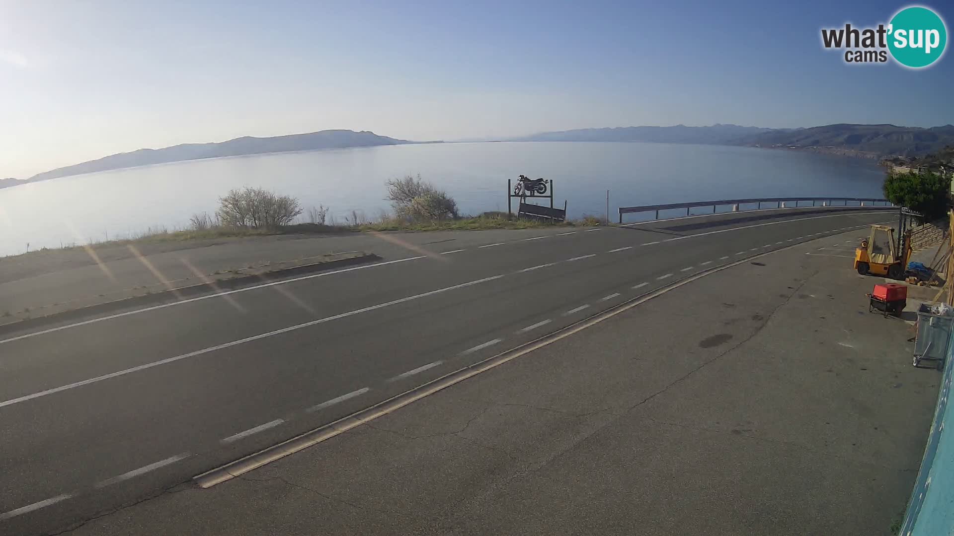 Kamera Jadranska Magistrala D8 pri SENJu – pogled na otok KRK