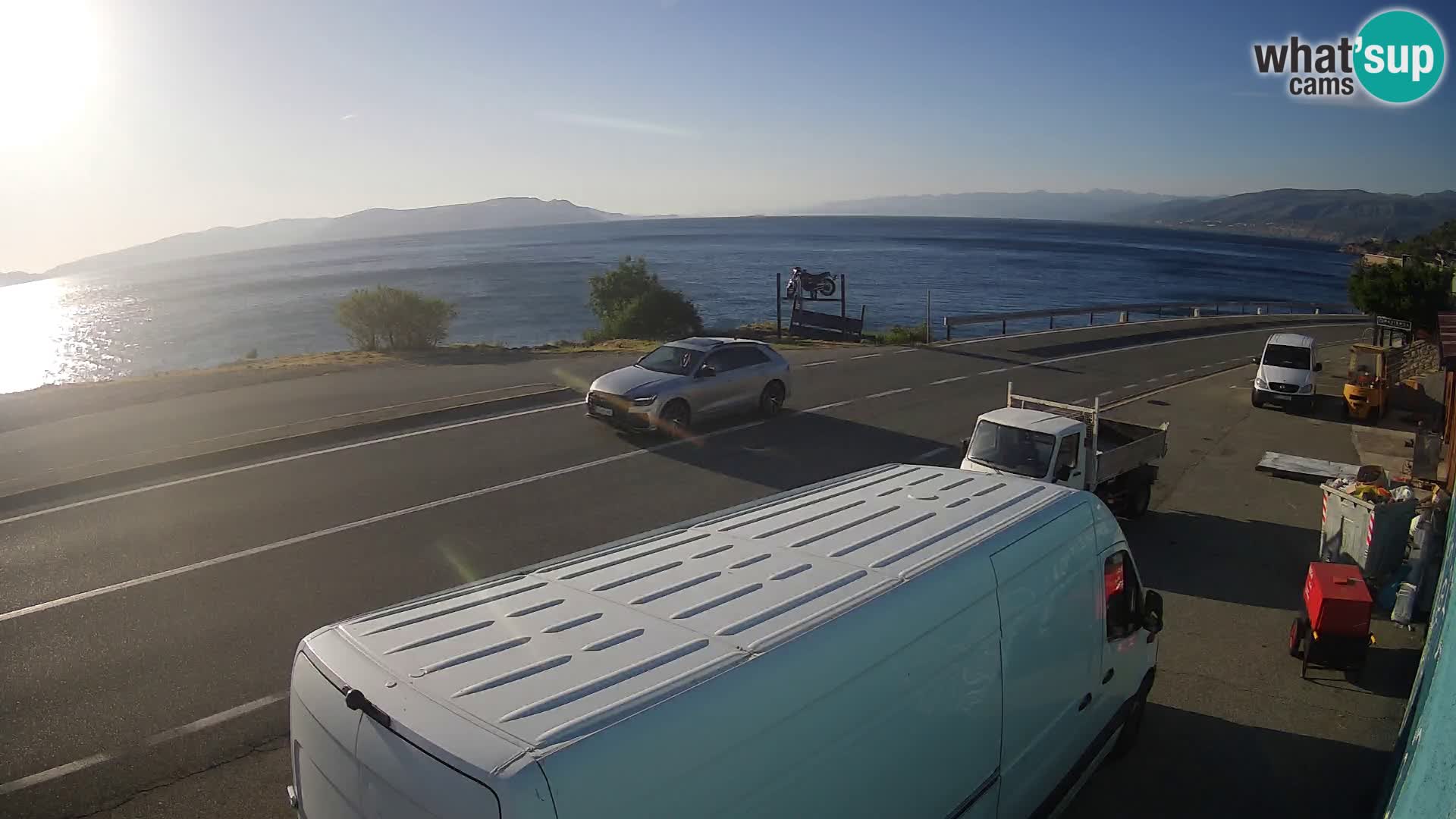 Kamera Jadranska Magistrala D8 pri SENJu – pogled na otok KRK