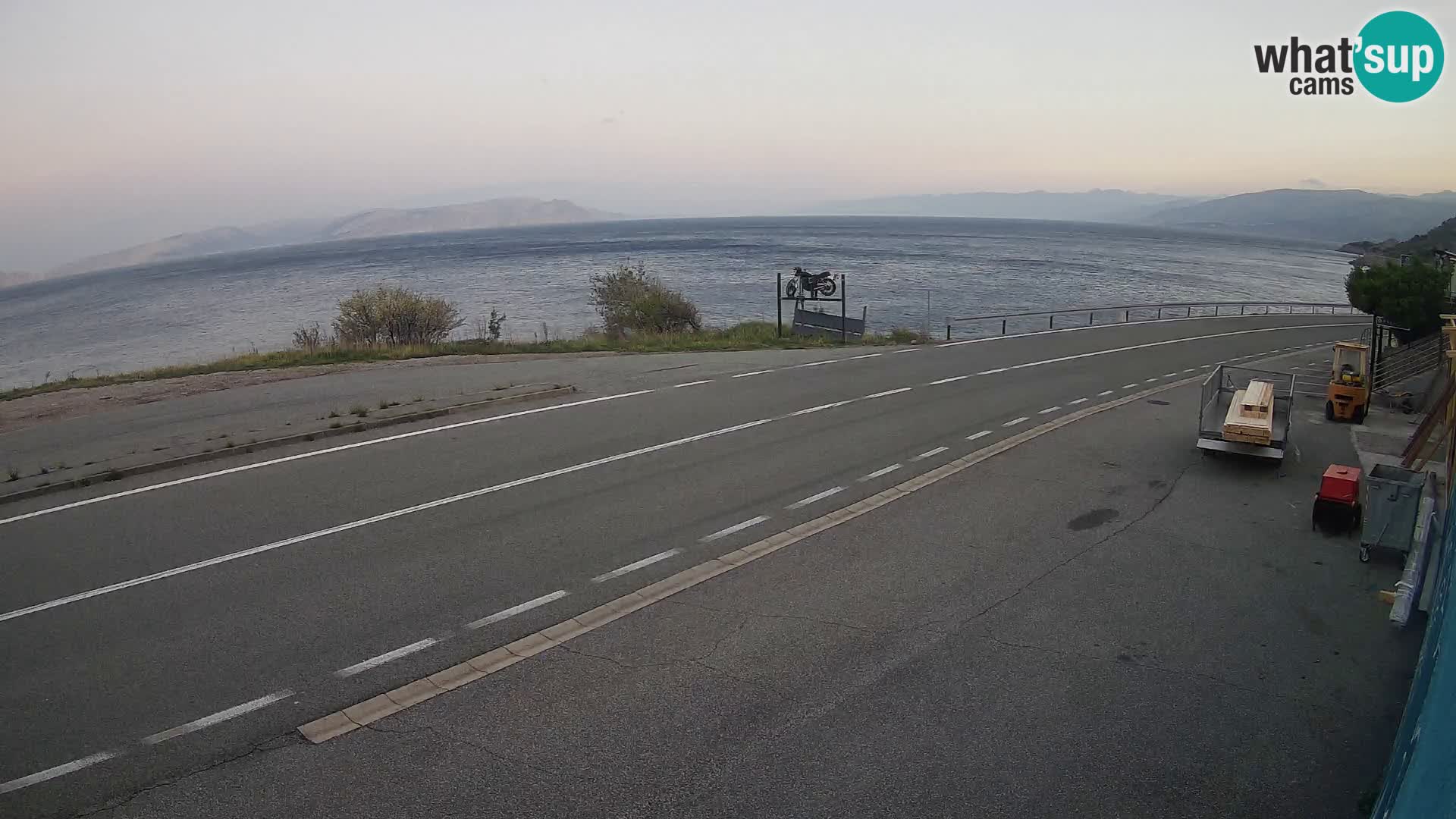 Kamera Jadranska Magistrala D8 pri SENJu – pogled na otok KRK