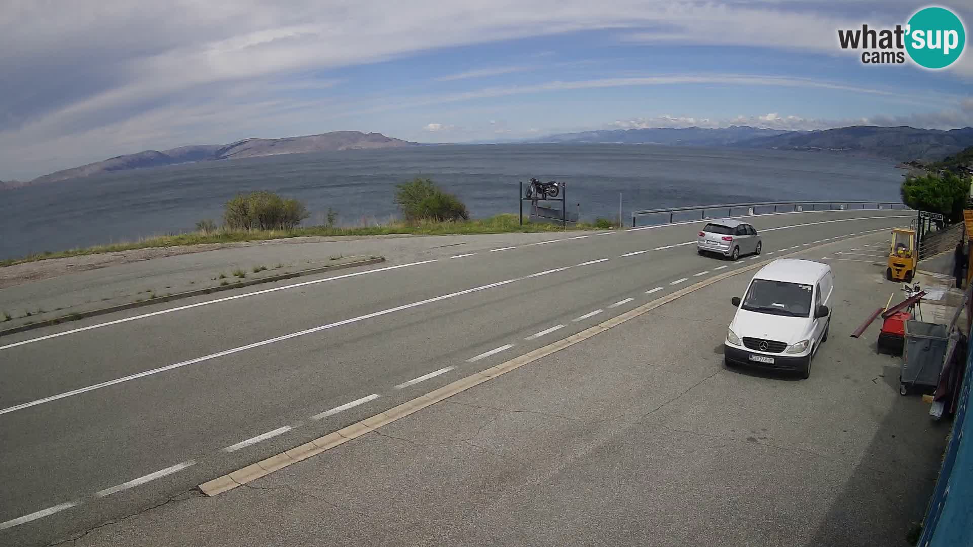 Kamera Jadranska Magistrala D8 pri SENJu – pogled na otok KRK