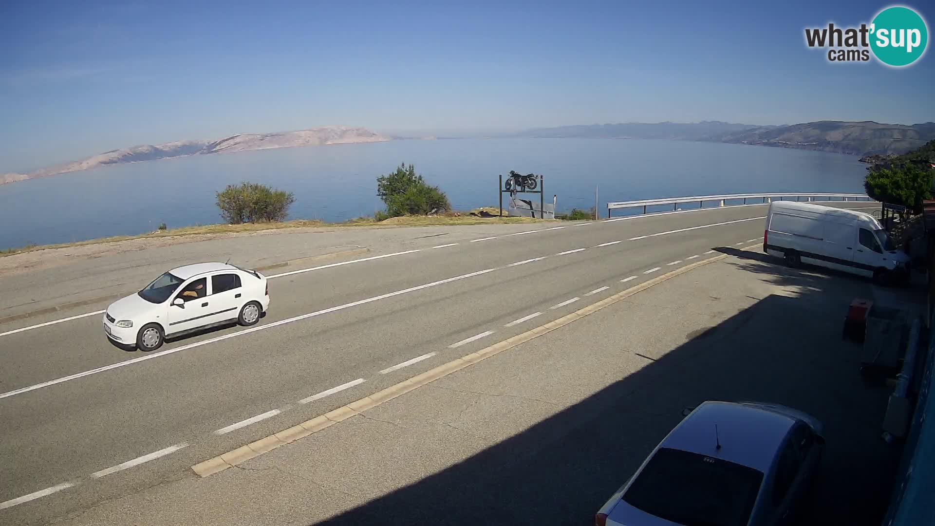 Kamera Jadranska Magistrala D8 pri SENJu – pogled na otok KRK