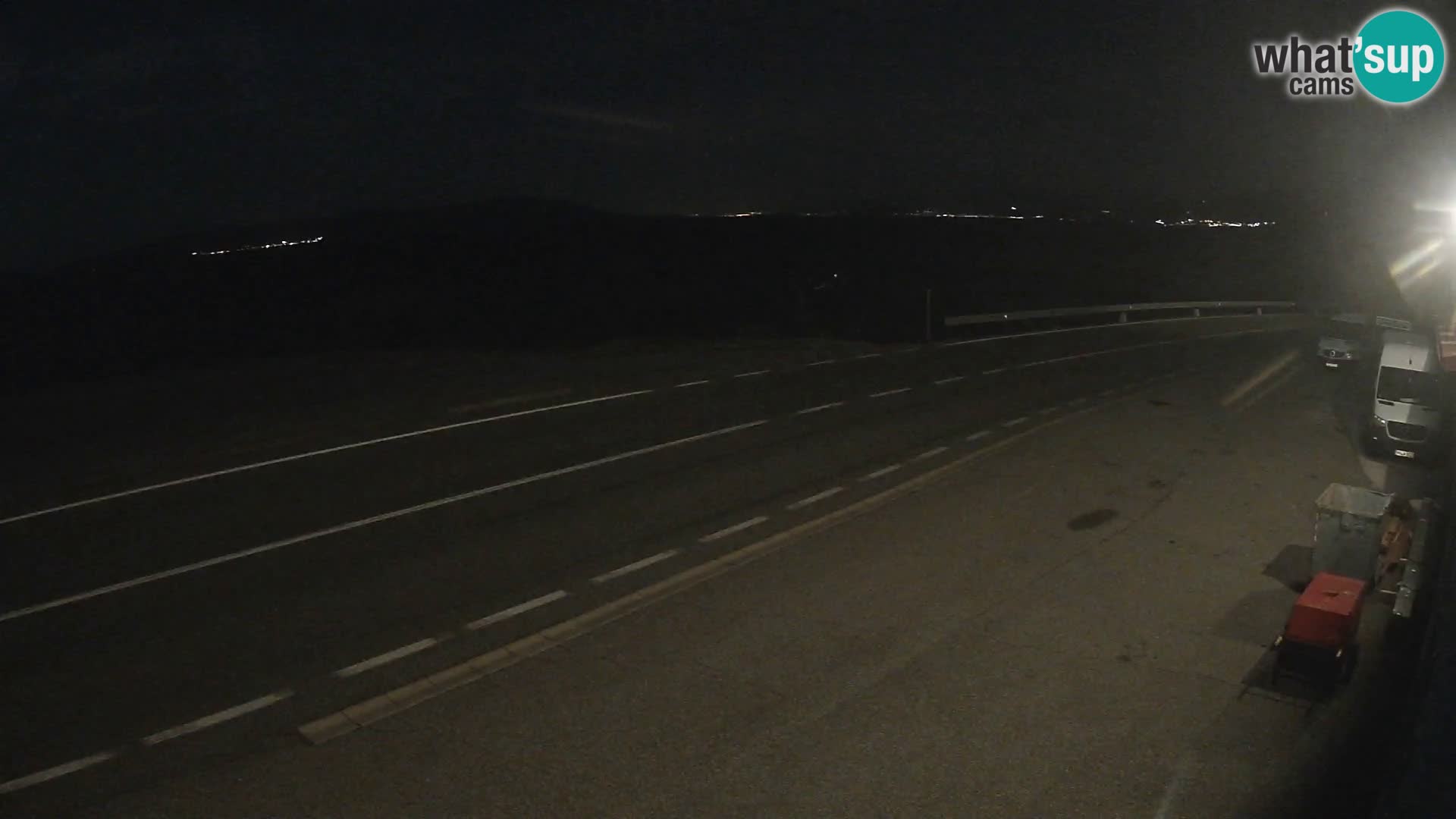 Kamera Jadranska Magistrala D8 pri SENJu – pogled na otok KRK