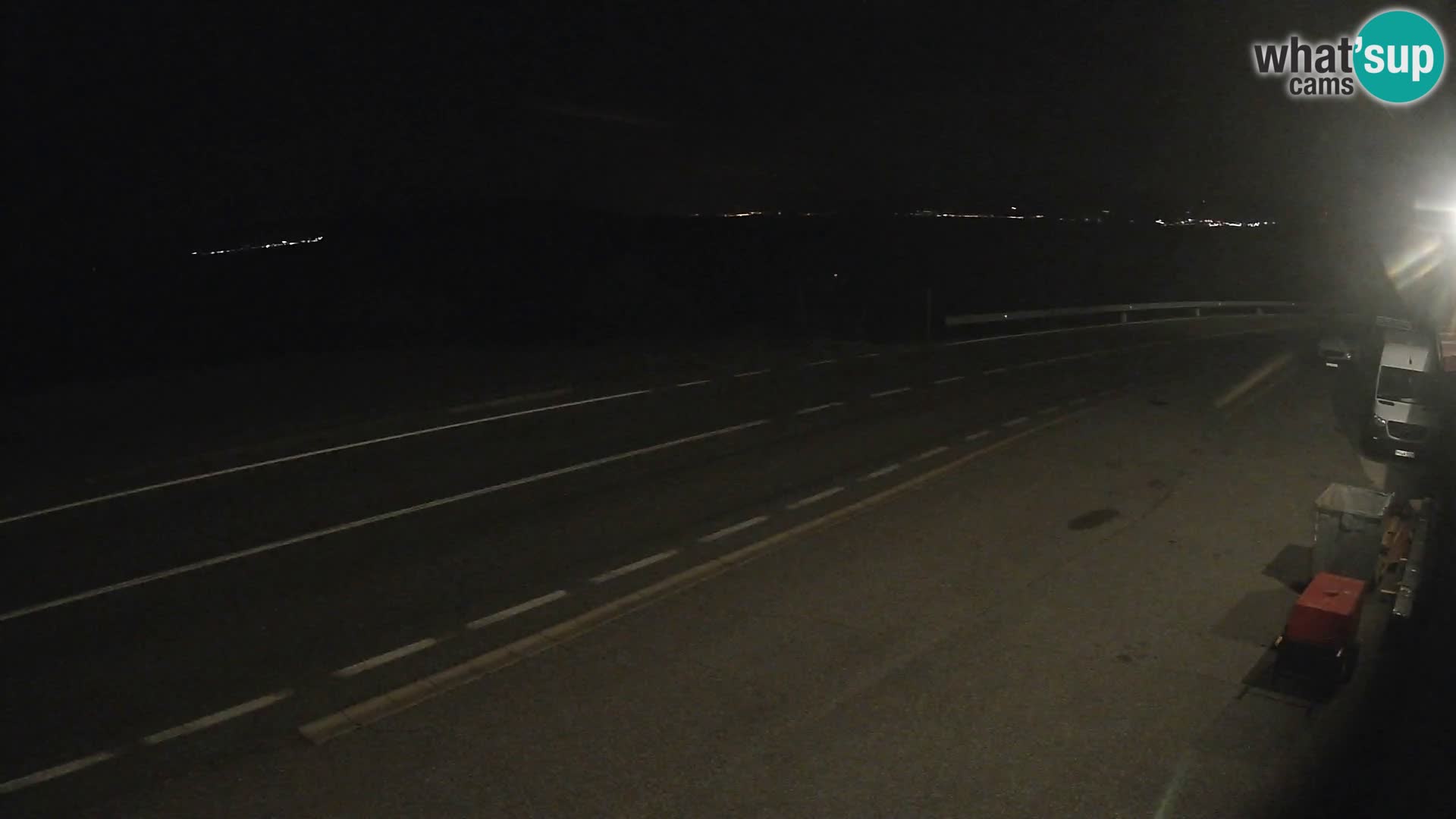 Kamera Jadranska Magistrala D8 pri SENJu – pogled na otok KRK