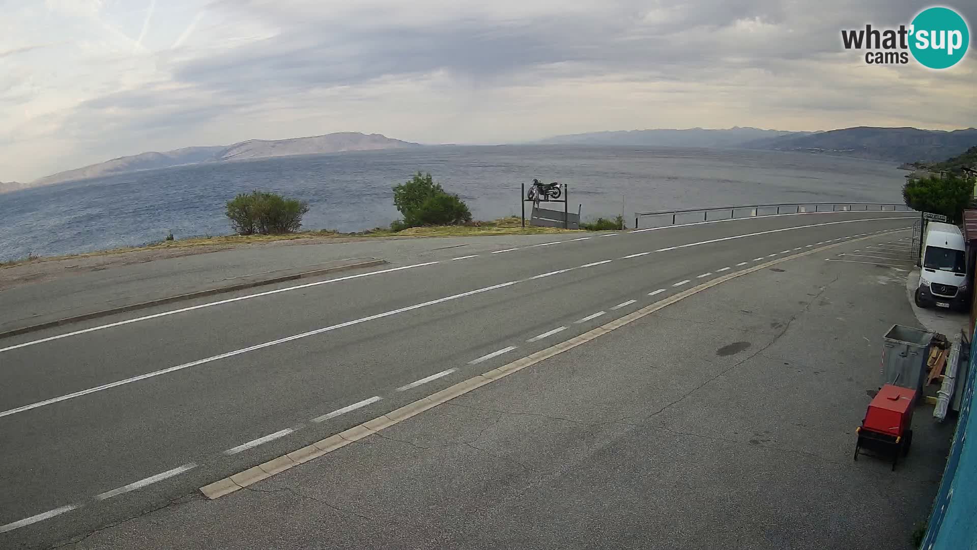 Kamera Jadranska Magistrala D8 pri SENJu – pogled na otok KRK