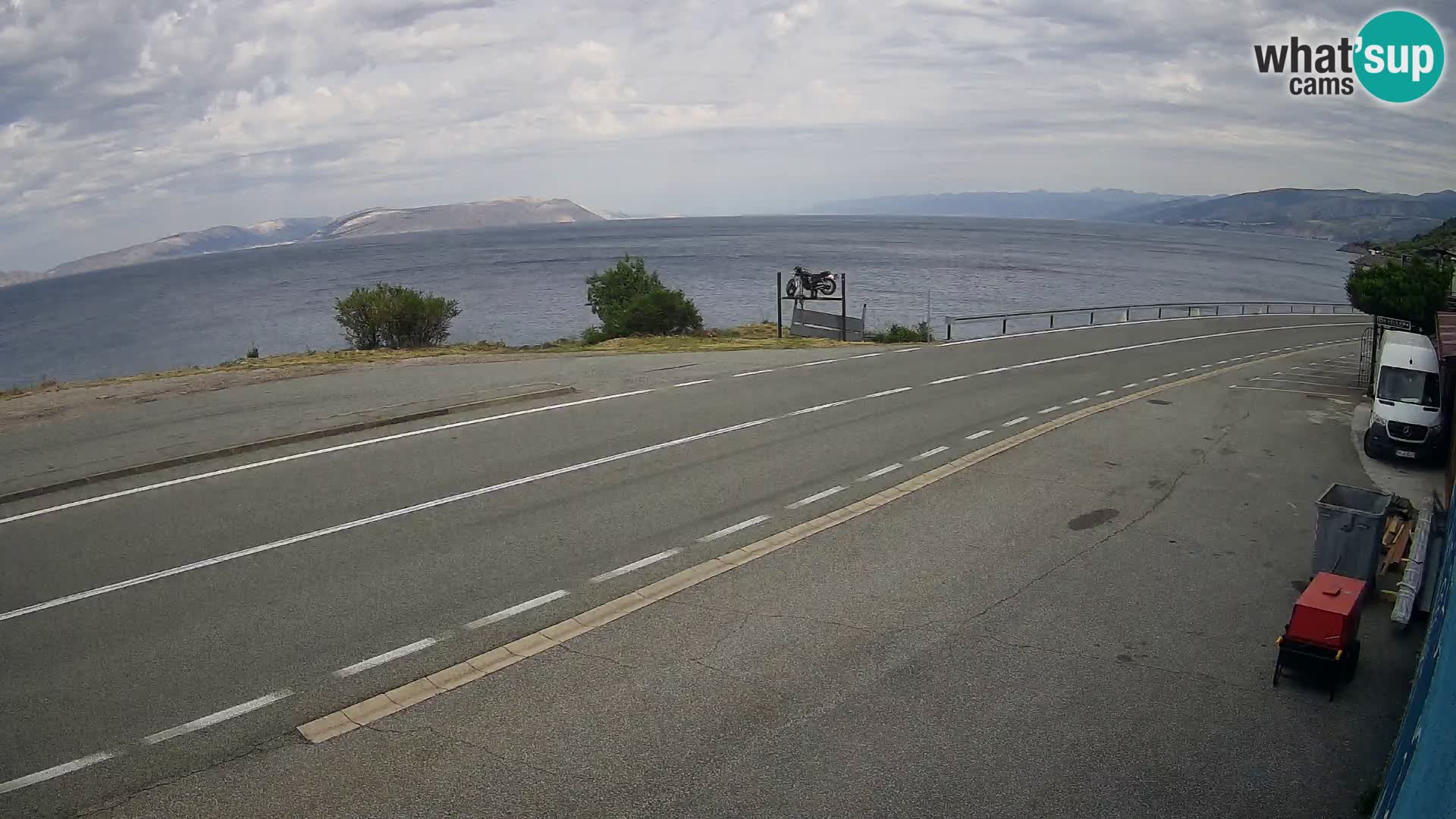 Kamera Jadranska Magistrala D8 pri SENJu – pogled na otok KRK