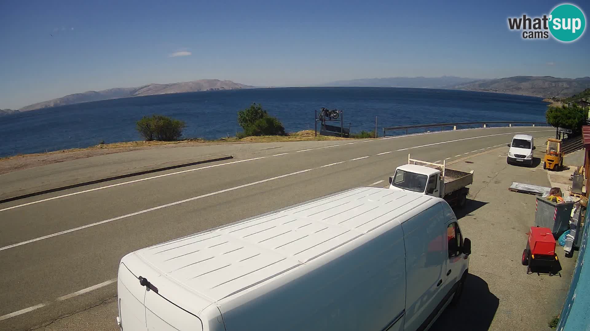 Kamera Jadranska Magistrala D8 pri SENJu – pogled na otok KRK