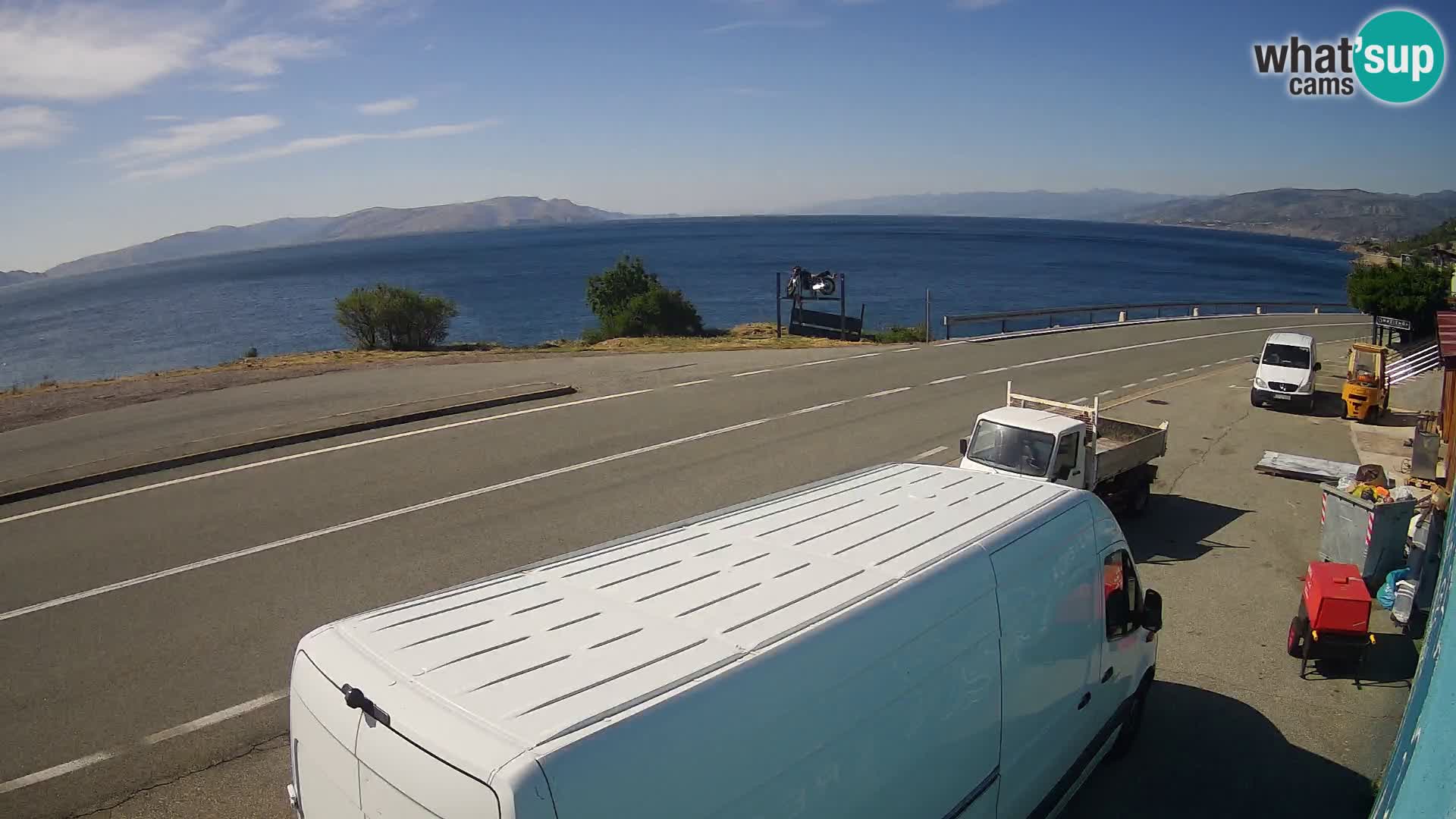 Kamera Jadranska Magistrala D8 pri SENJu – pogled na otok KRK