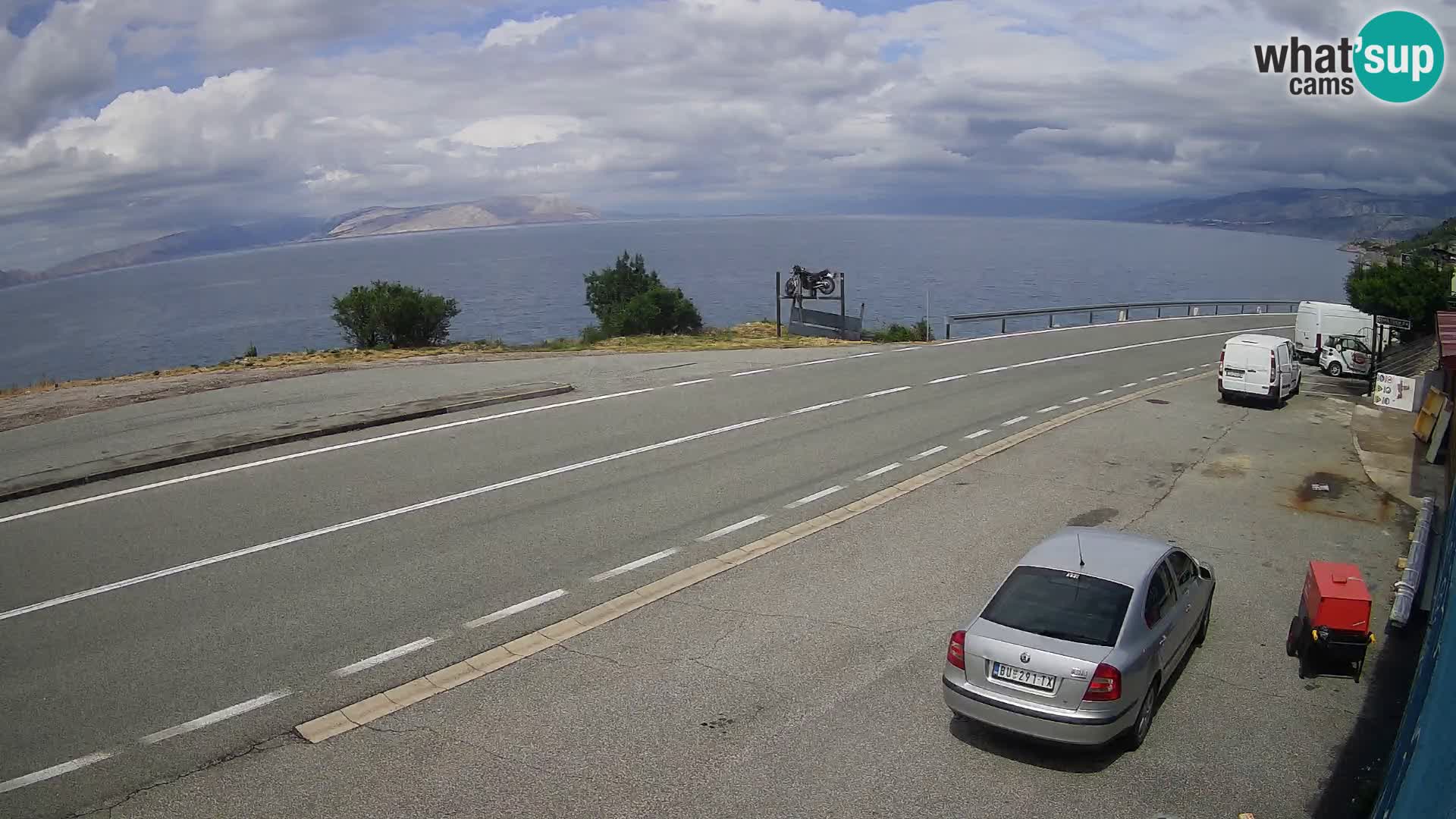 Kamera Jadranska Magistrala D8 pri SENJu – pogled na otok KRK