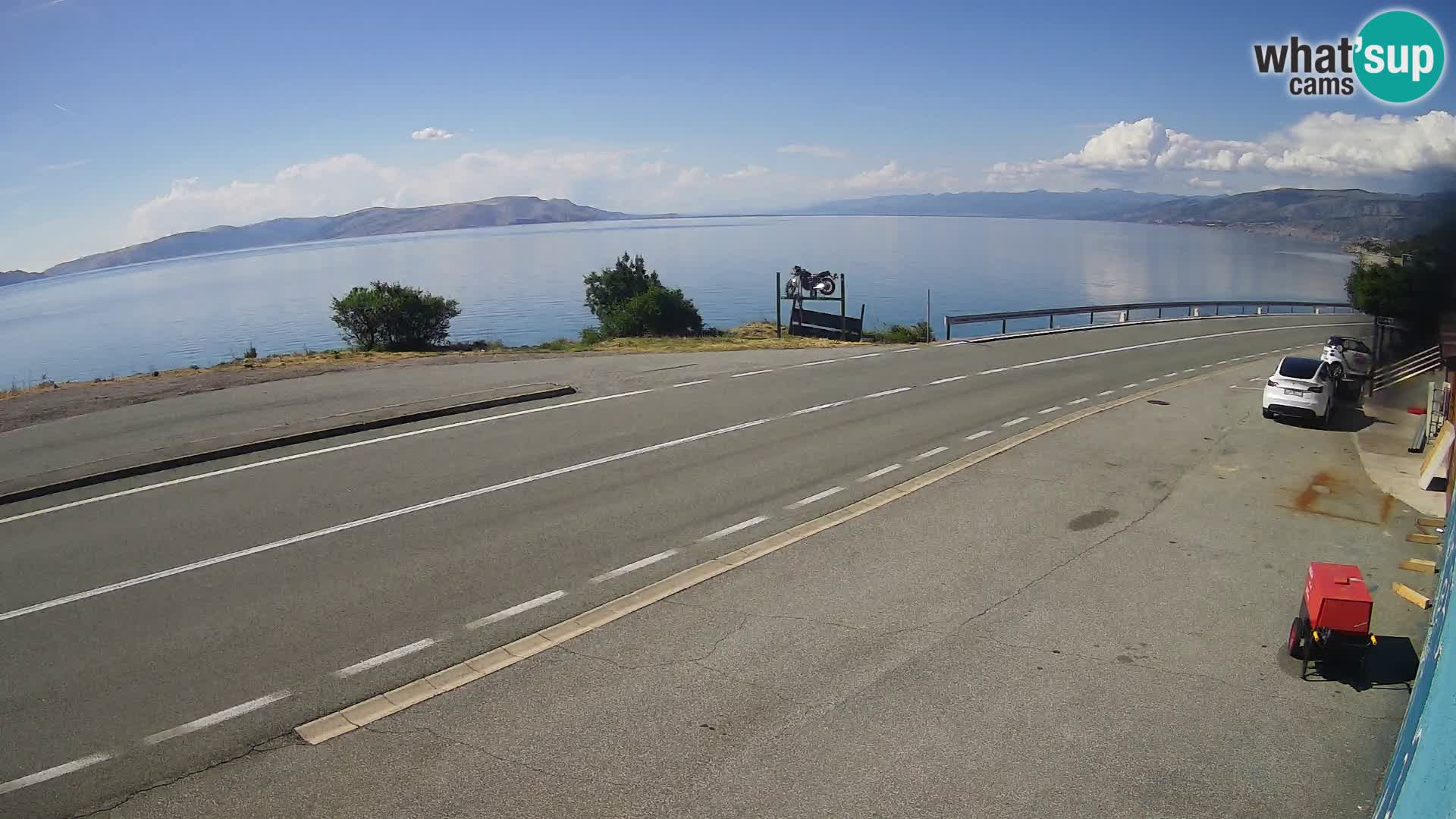 Kamera Jadranska Magistrala D8 pri SENJu – pogled na otok KRK