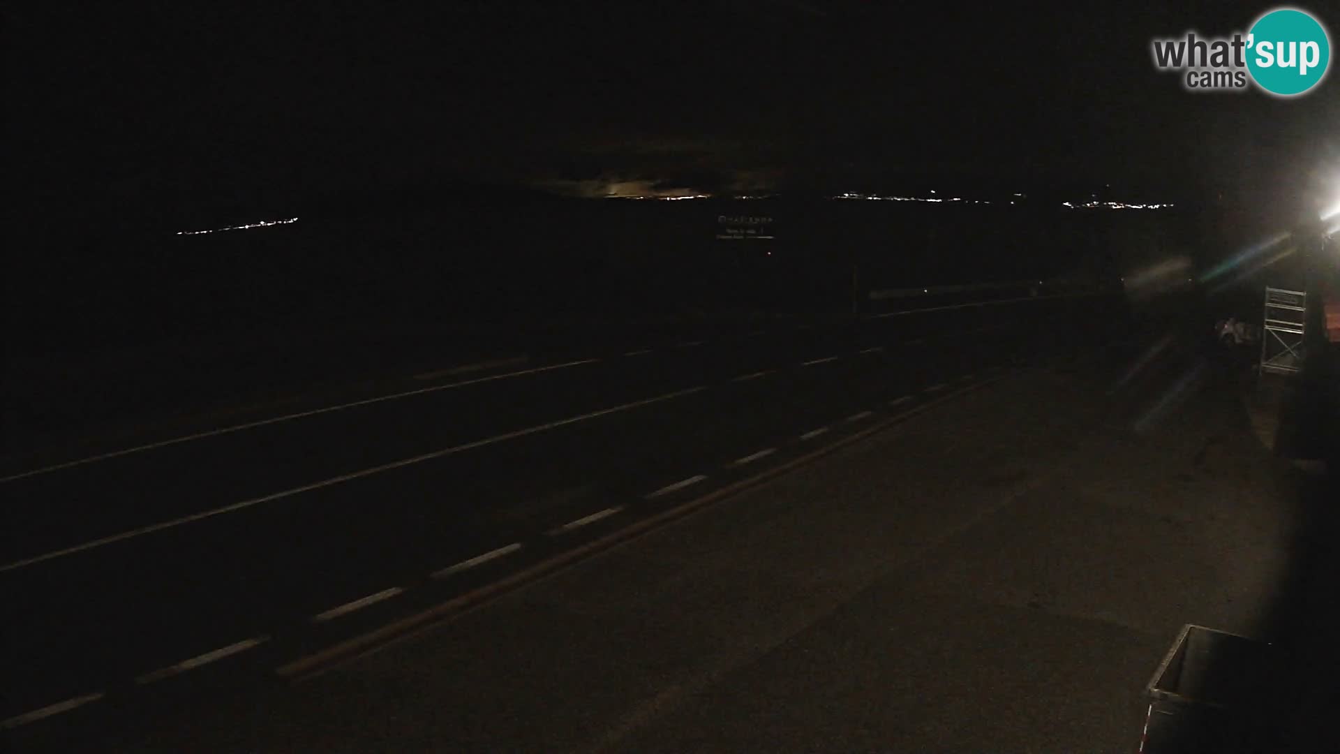 Kamera Jadranska Magistrala D8 pri SENJu – pogled na otok KRK