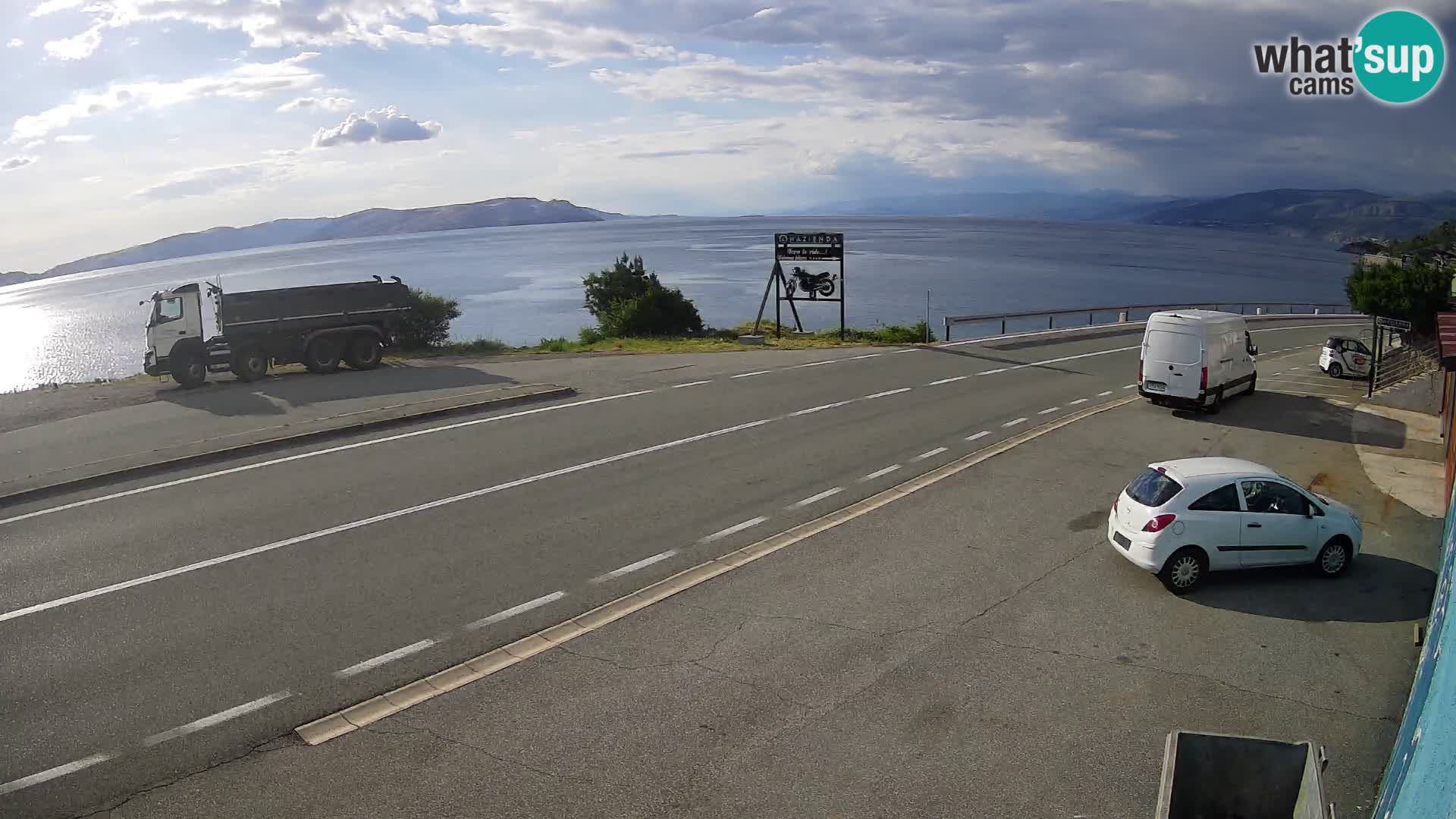 Webcam autopista adriática D8 cerca de SENJ – vista de la isla de KRK