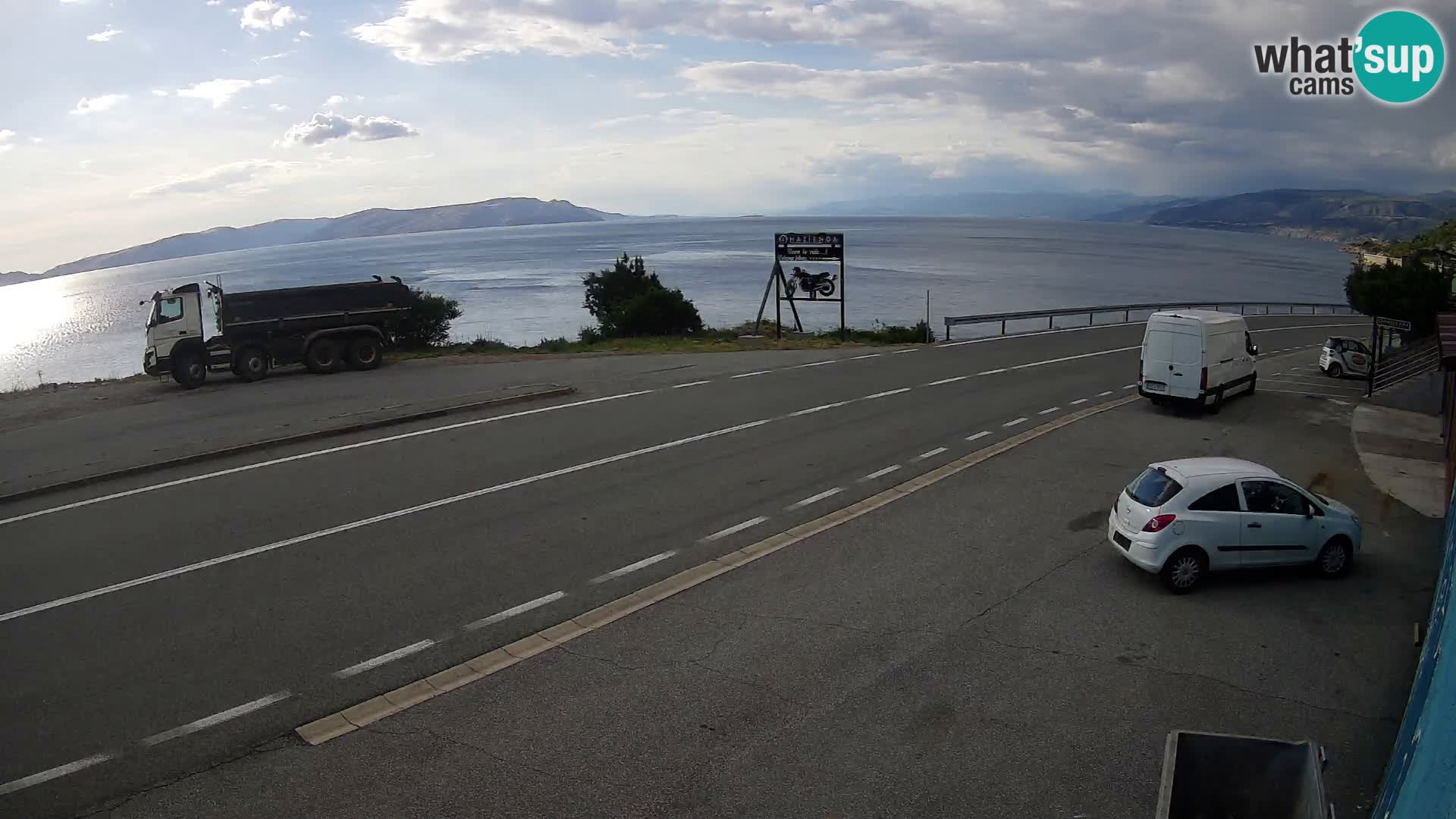 Webcam autopista adriática D8 cerca de SENJ – vista de la isla de KRK