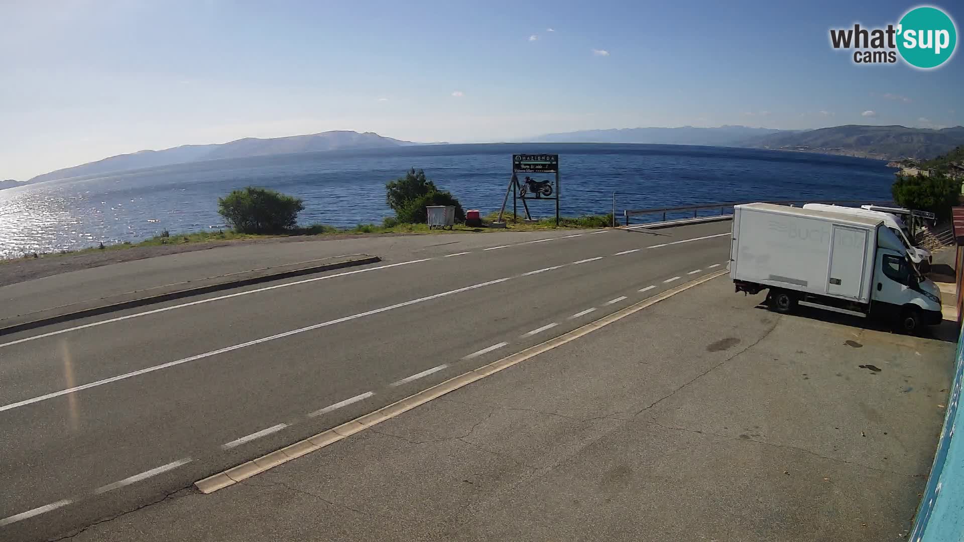 Kamera Jadranska Magistrala D8 pri SENJu – pogled na otok KRK