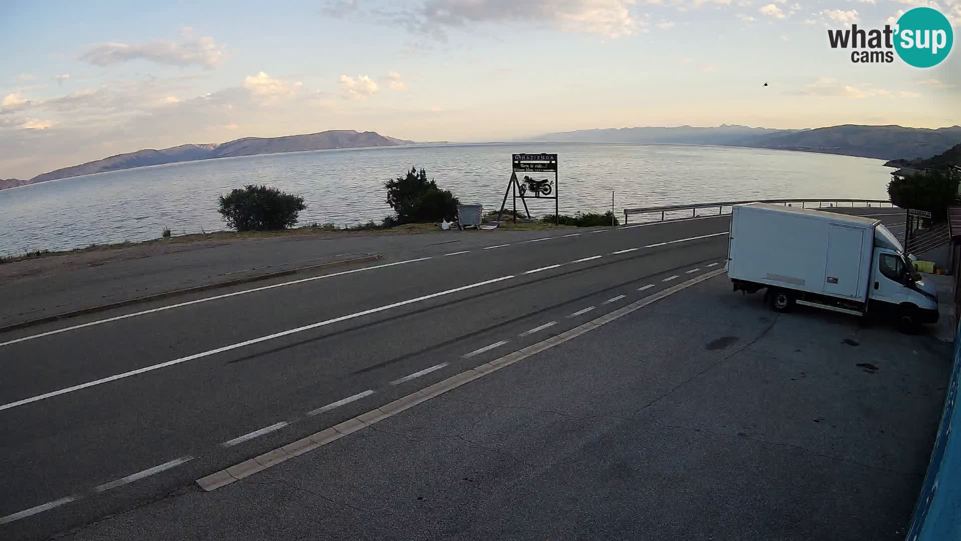 Kamera Jadranska Magistrala D8 pri SENJu – pogled na otok KRK