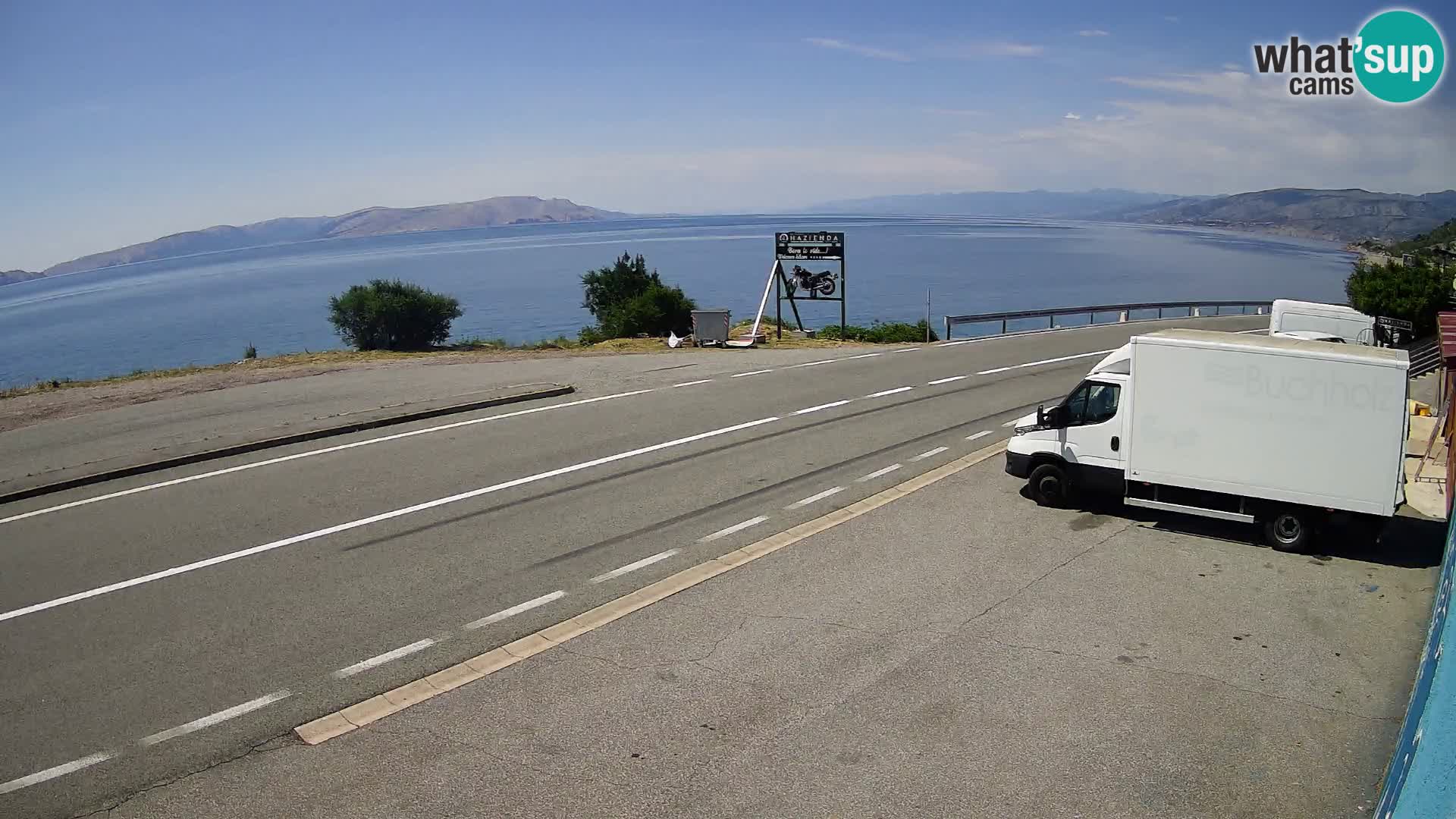 Kamera Jadranska Magistrala D8 pri SENJu – pogled na otok KRK
