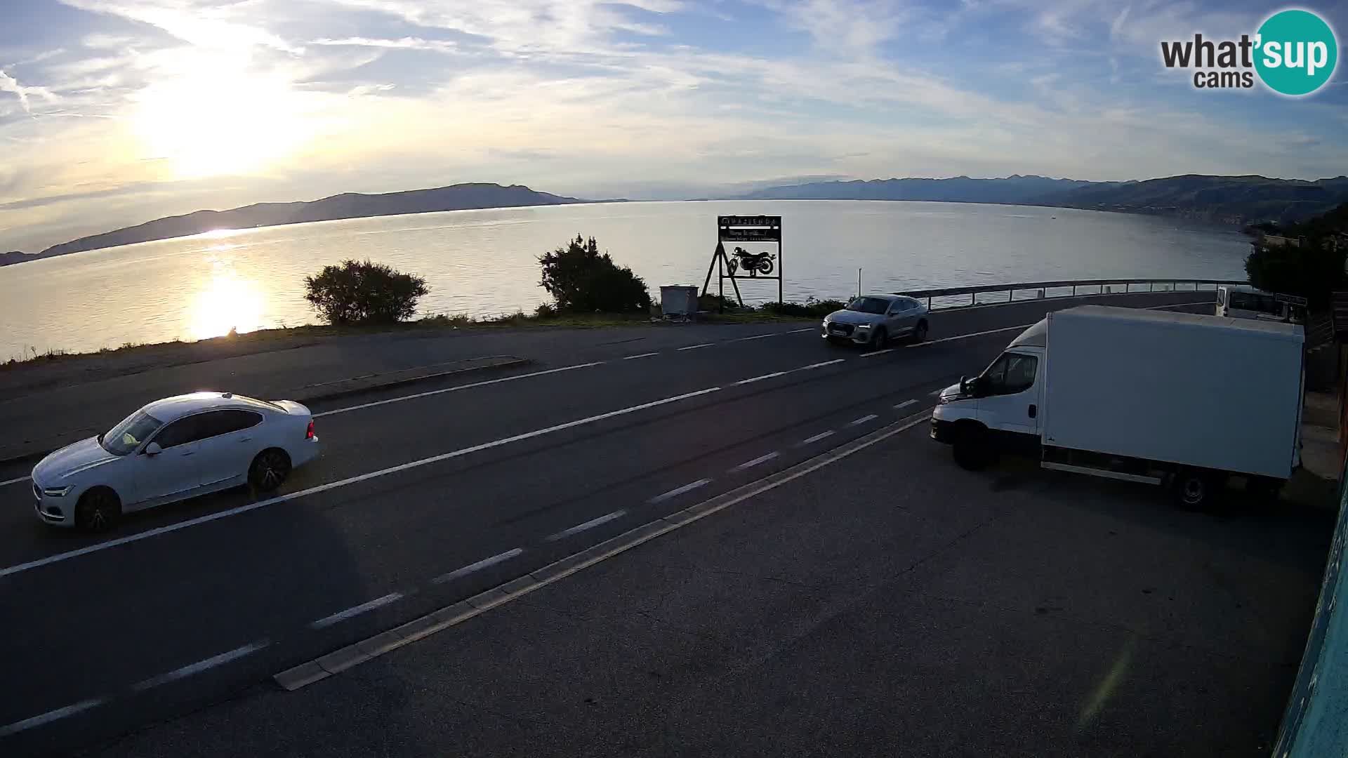 Webcam autopista adriática D8 cerca de SENJ – vista de la isla de KRK