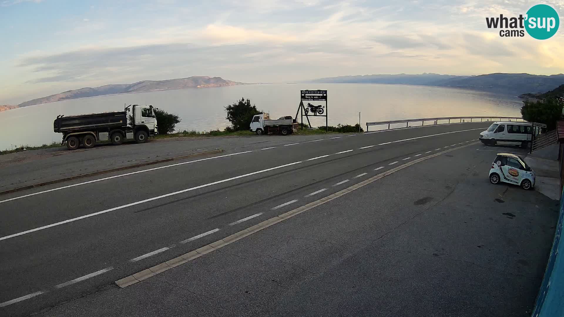 Kamera Jadranska Magistrala D8 pri SENJu – pogled na otok KRK