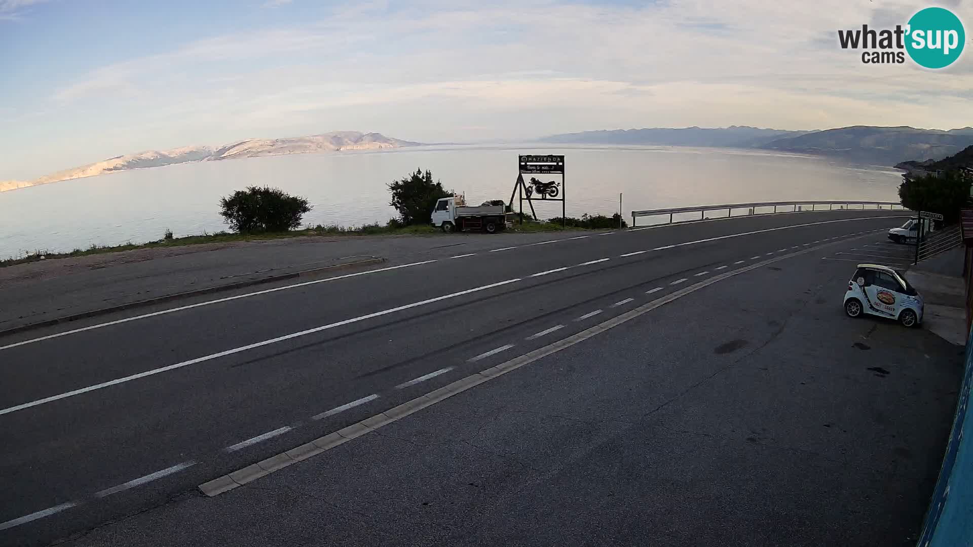Kamera Jadranska Magistrala D8 pri SENJu – pogled na otok KRK