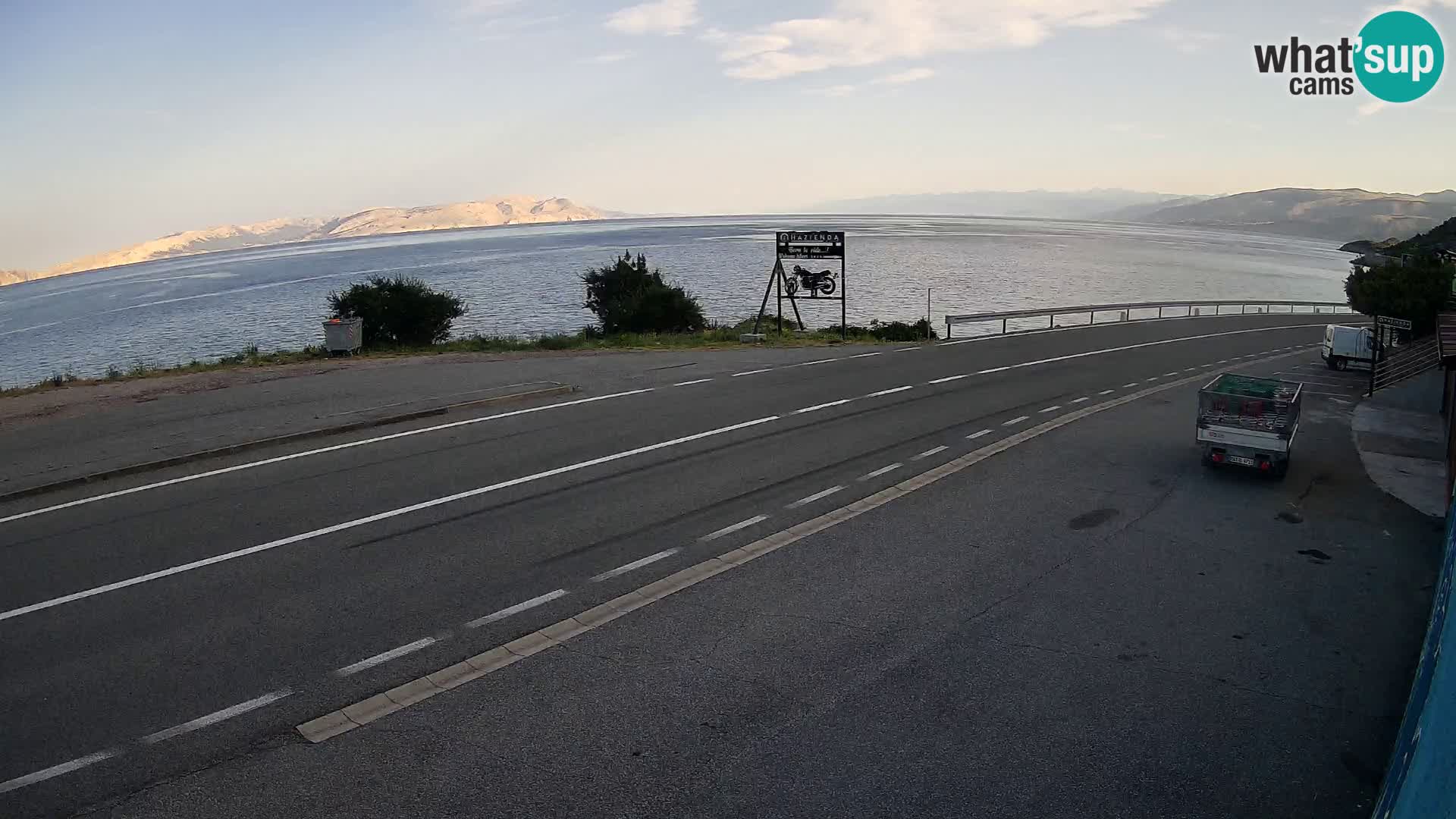 Kamera Jadranska Magistrala D8 pri SENJu – pogled na otok KRK