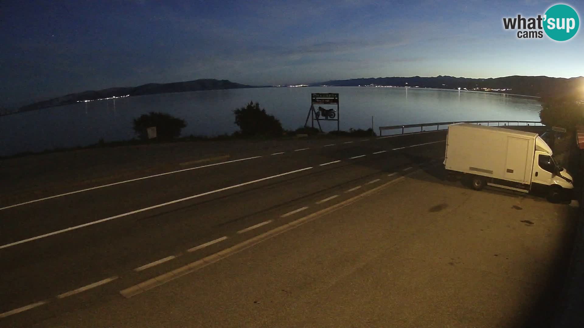 Webcam autopista adriática D8 cerca de SENJ – vista de la isla de KRK